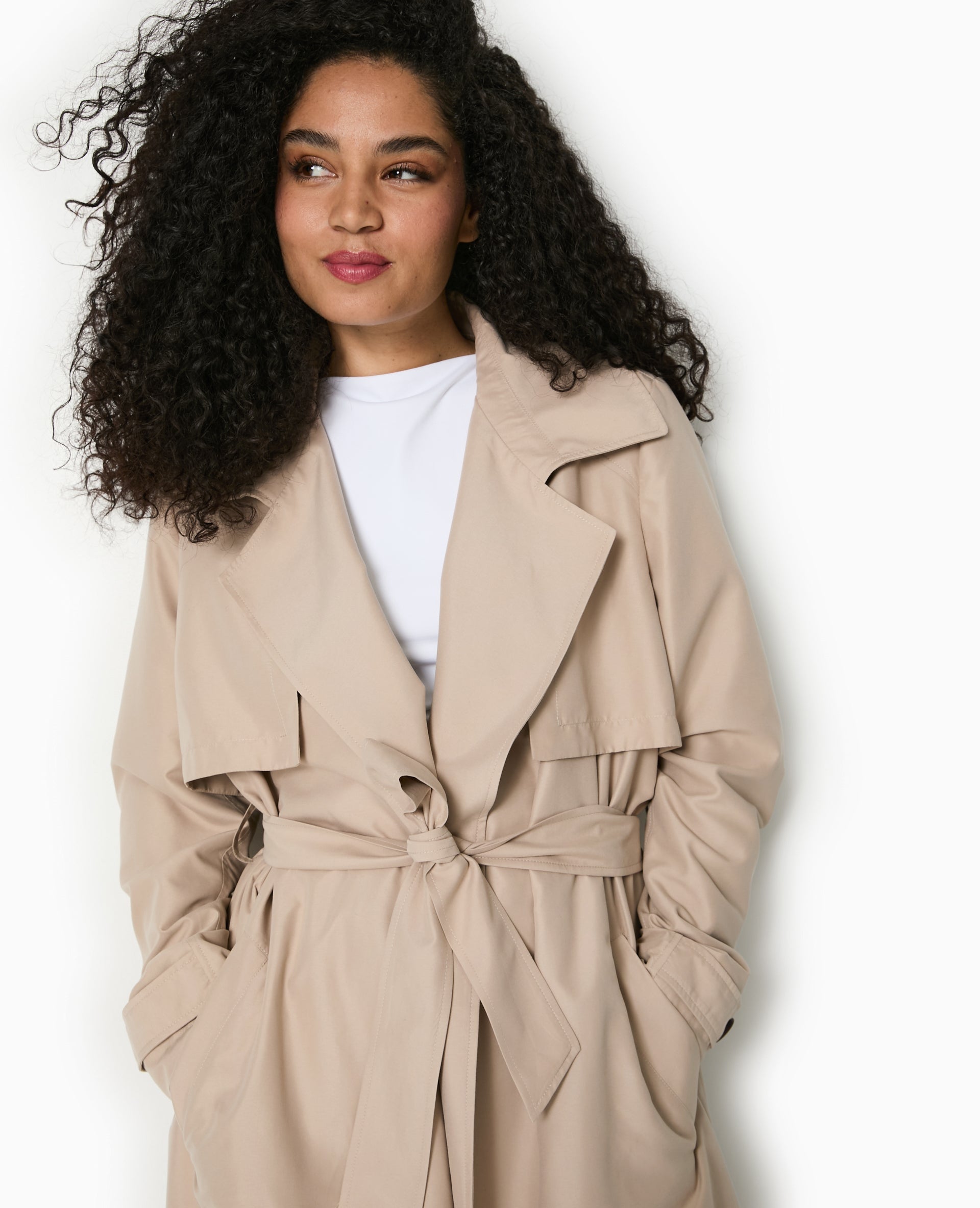 Trench long et fluide avec ceinture