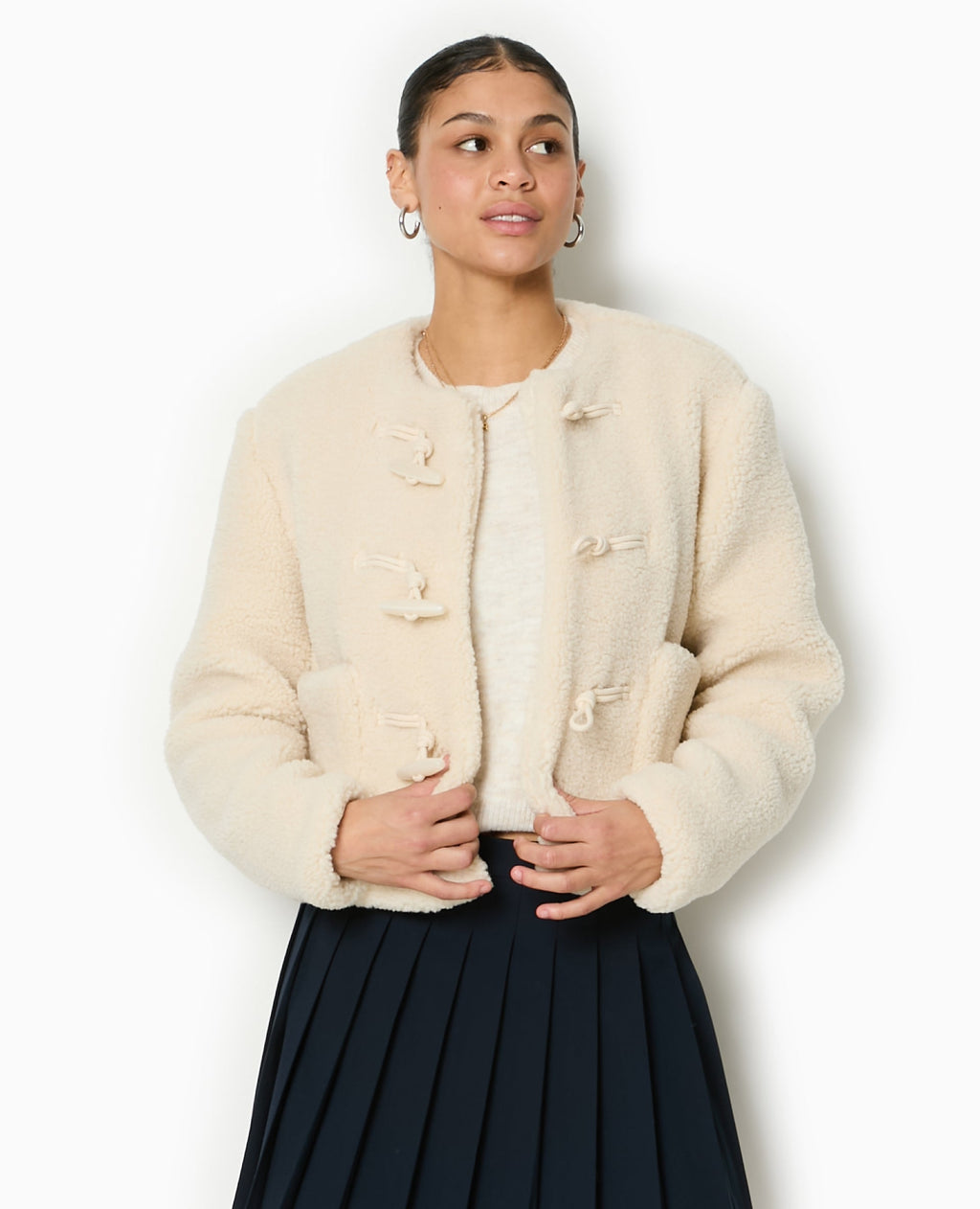 Manteau court en sherpa avec boutons duffle coat