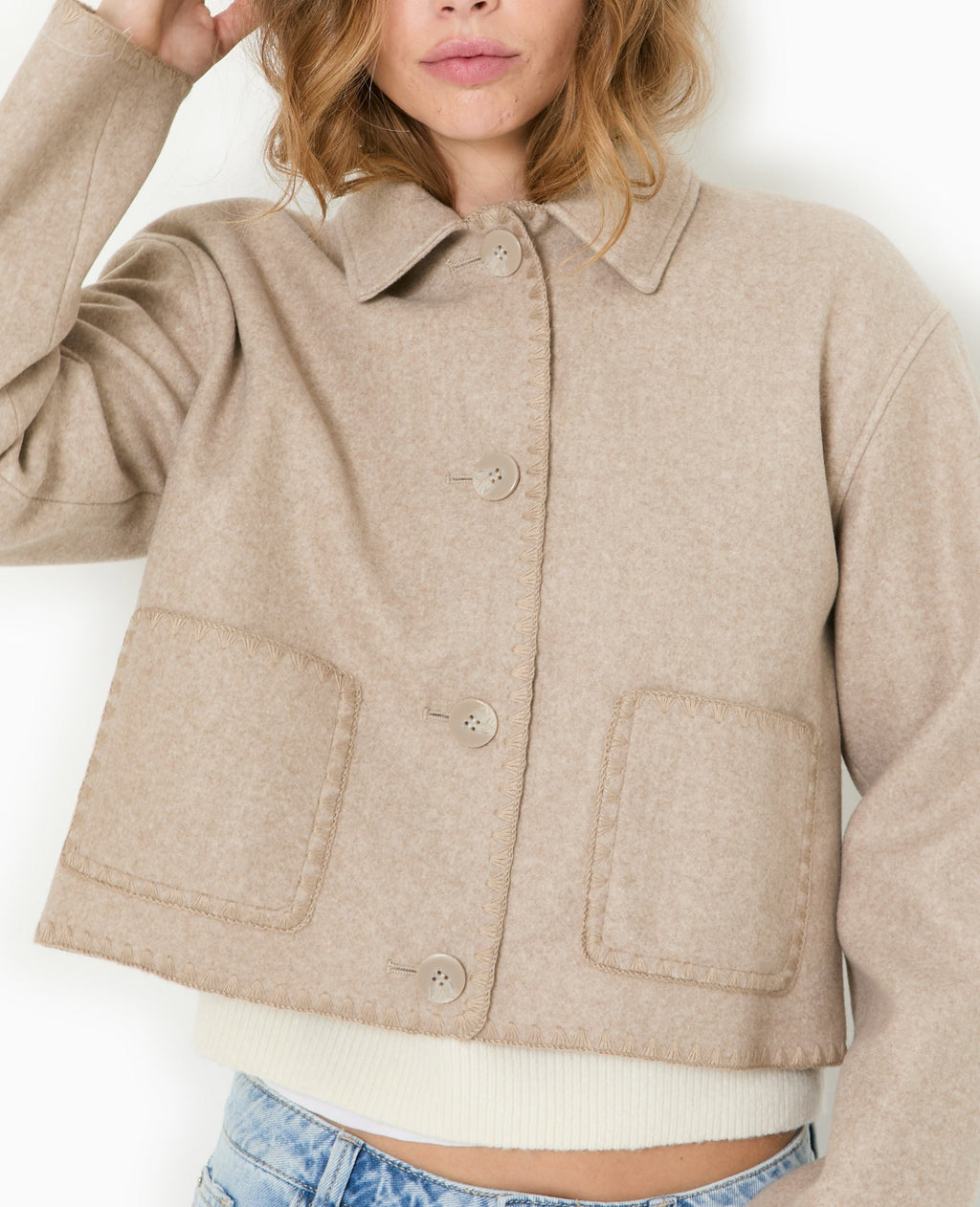 Manteau court avec coutures fantaisies