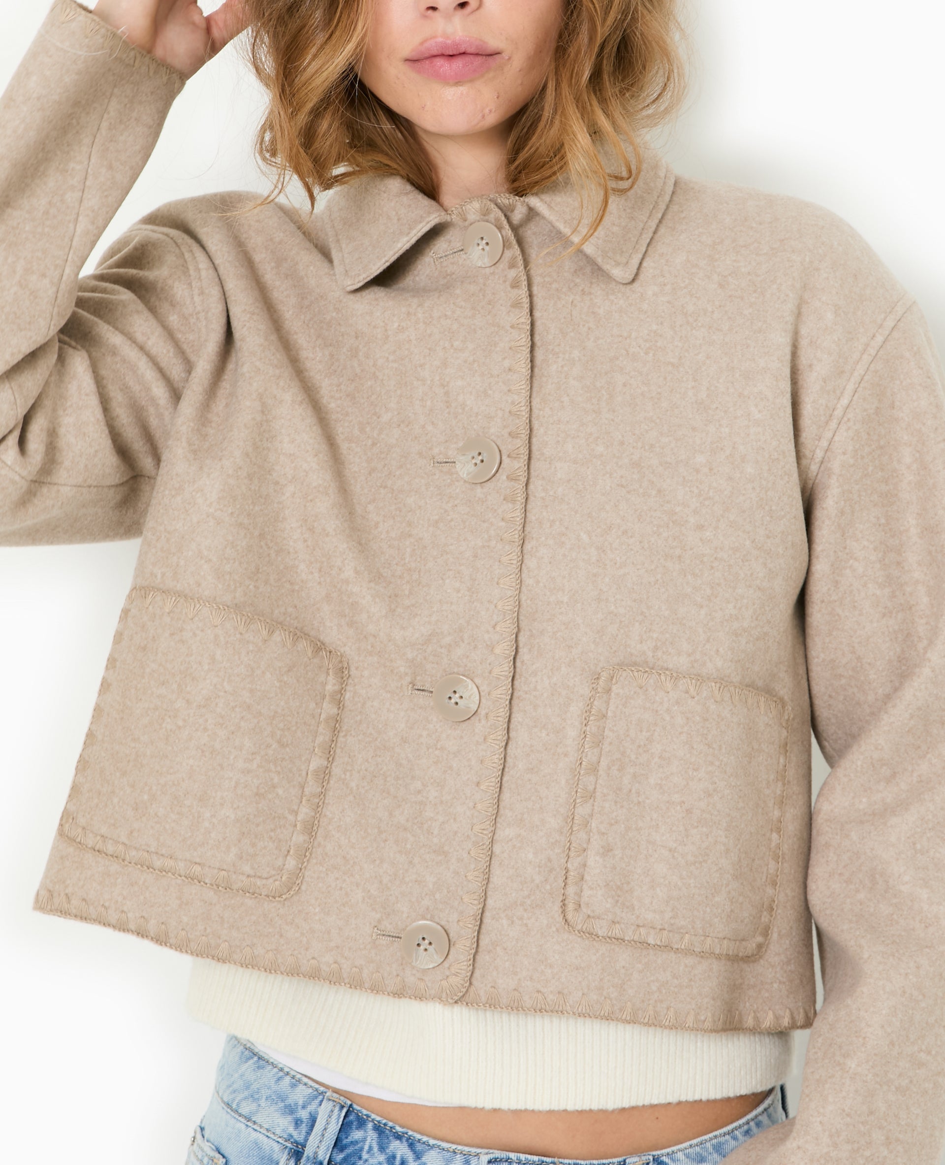 Manteau court avec coutures fantaisies