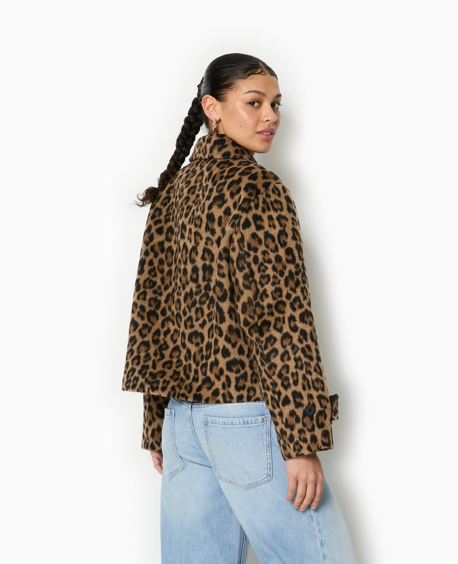 Manteau court léopard avec boutons duffle coat