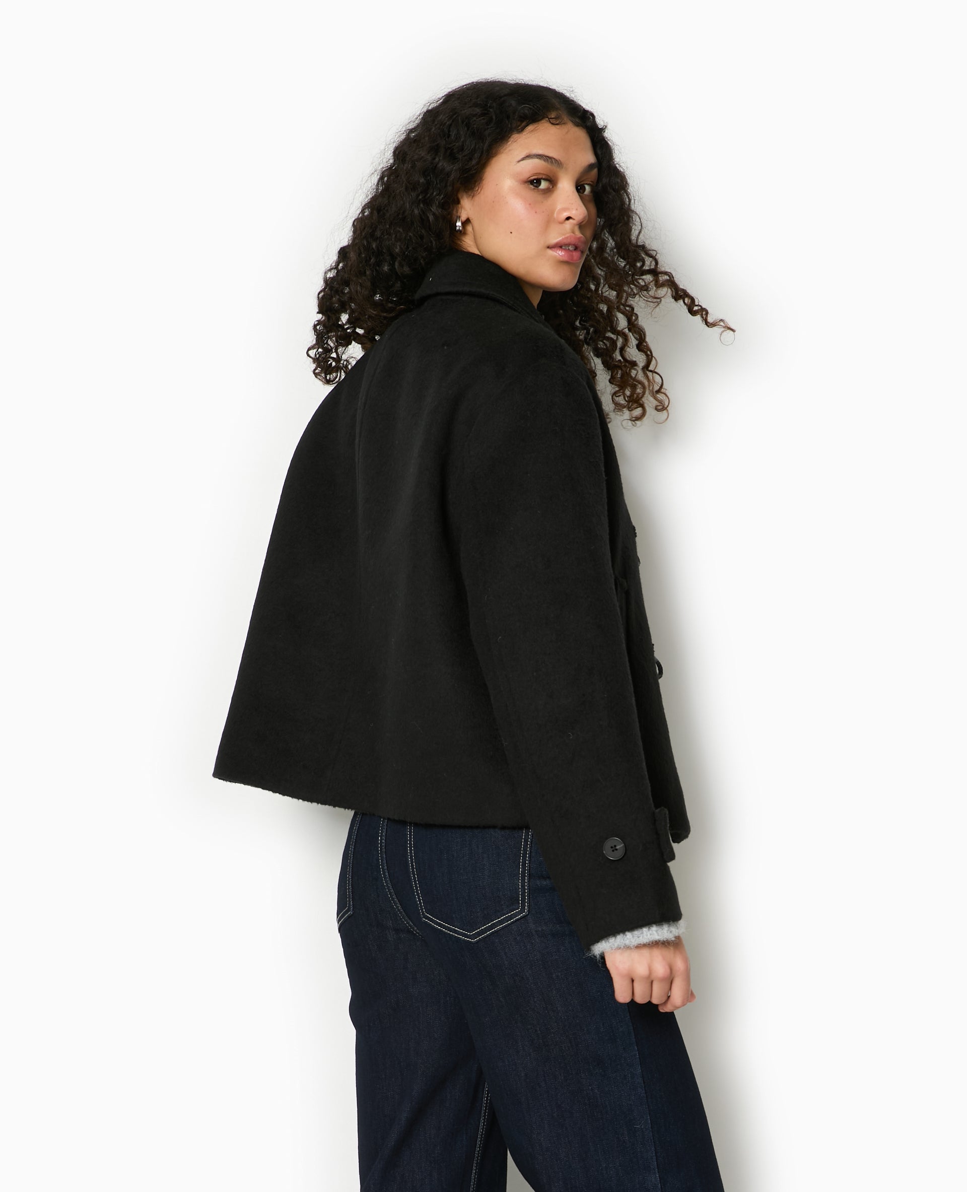 Manteau court et droit avec boutons duffle coat