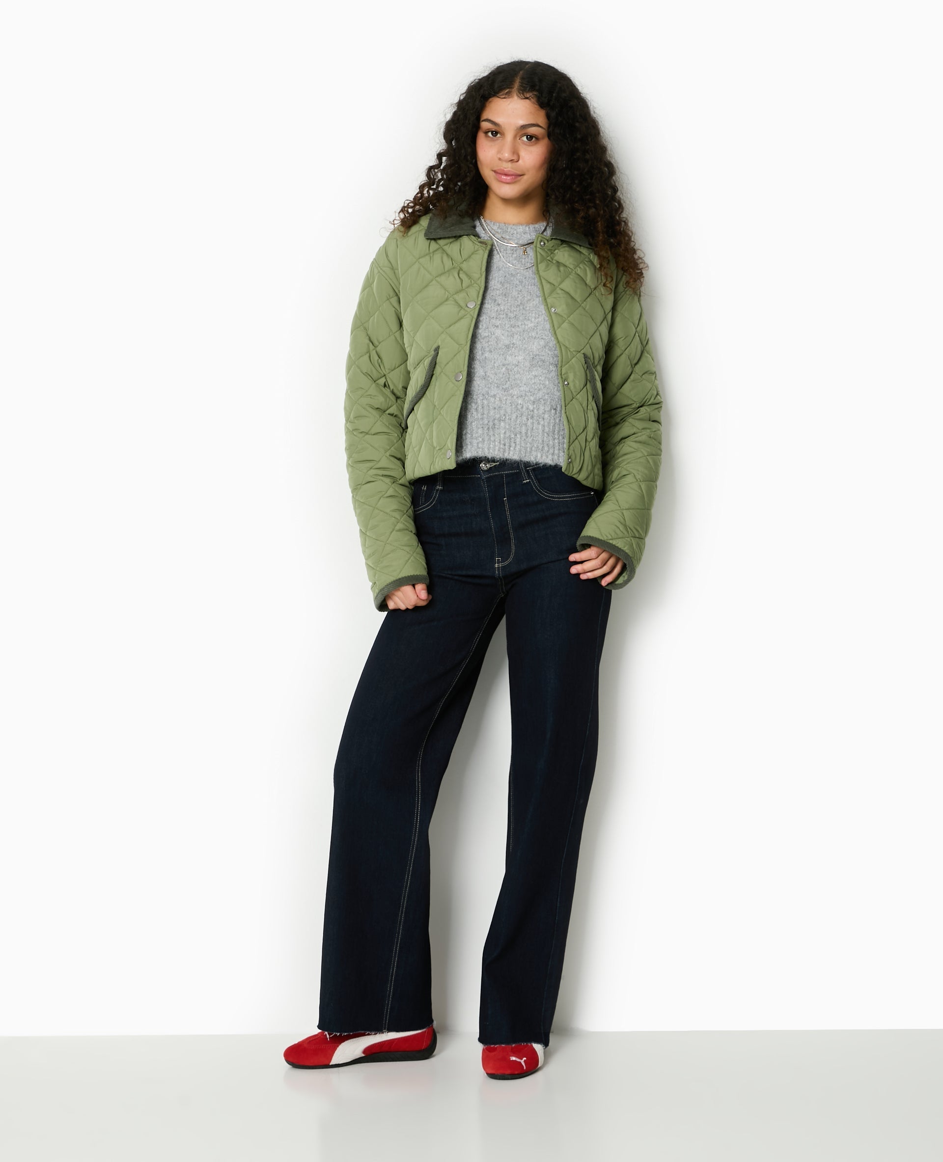 Manteau court matelassé avec col velours