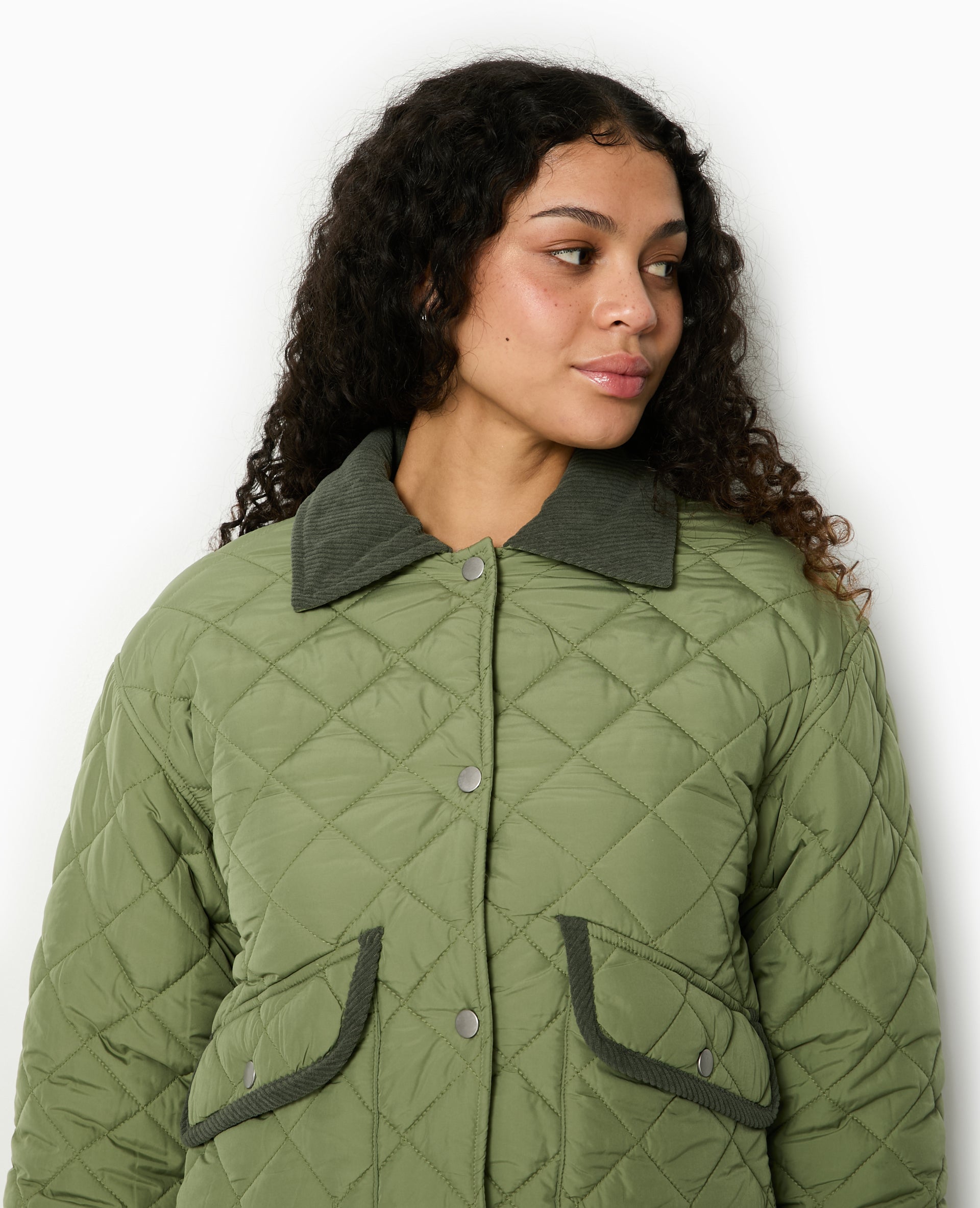 Manteau court matelassé avec col velours