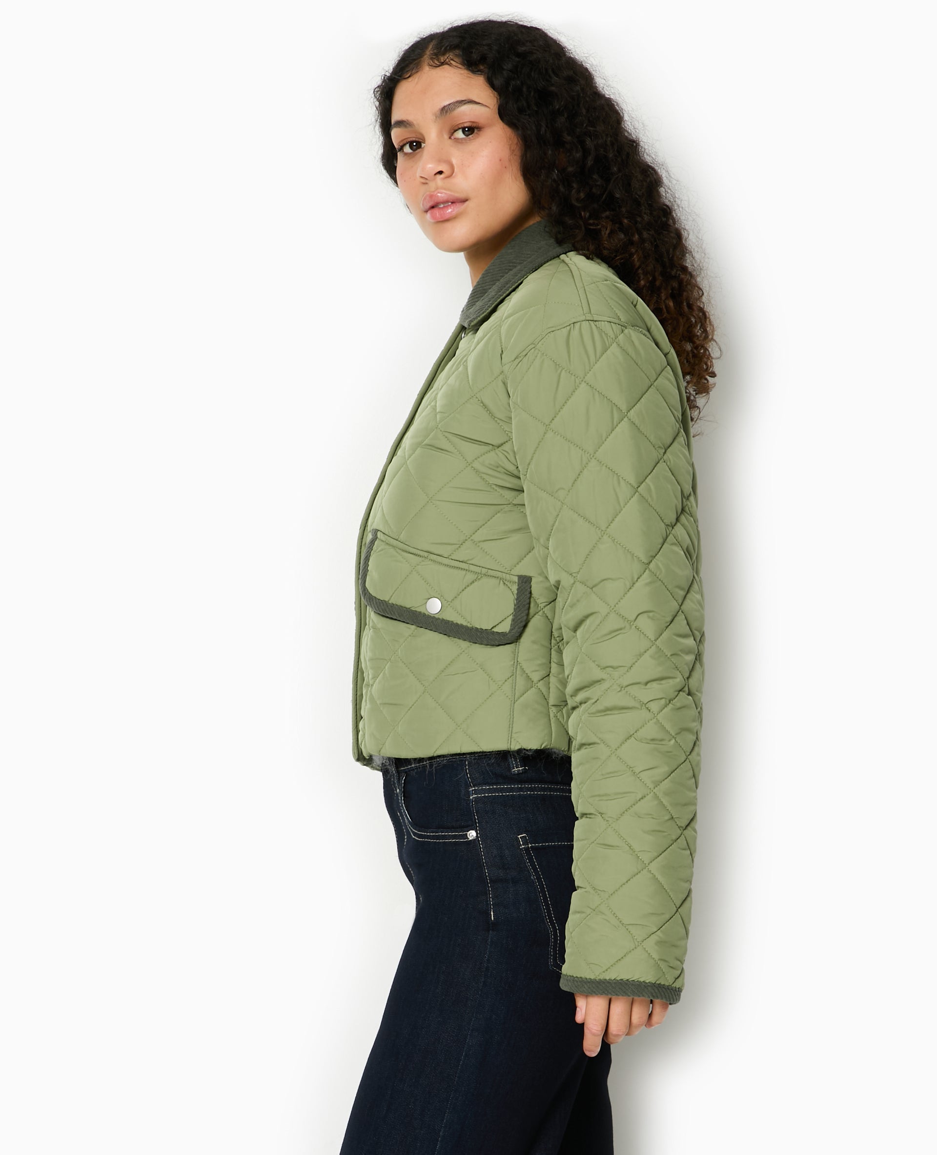 Manteau court matelassé avec col velours