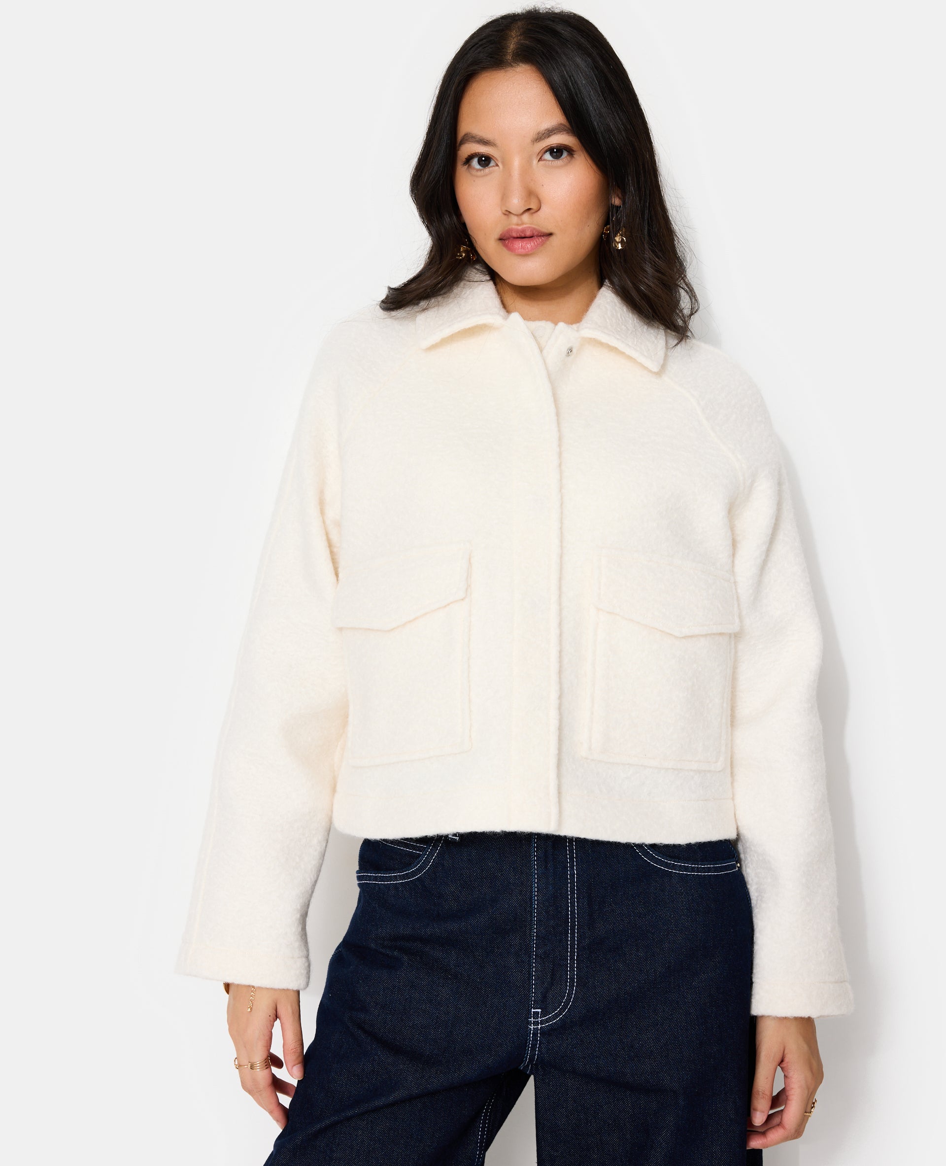 Blouson court effet drap de laine bouclée