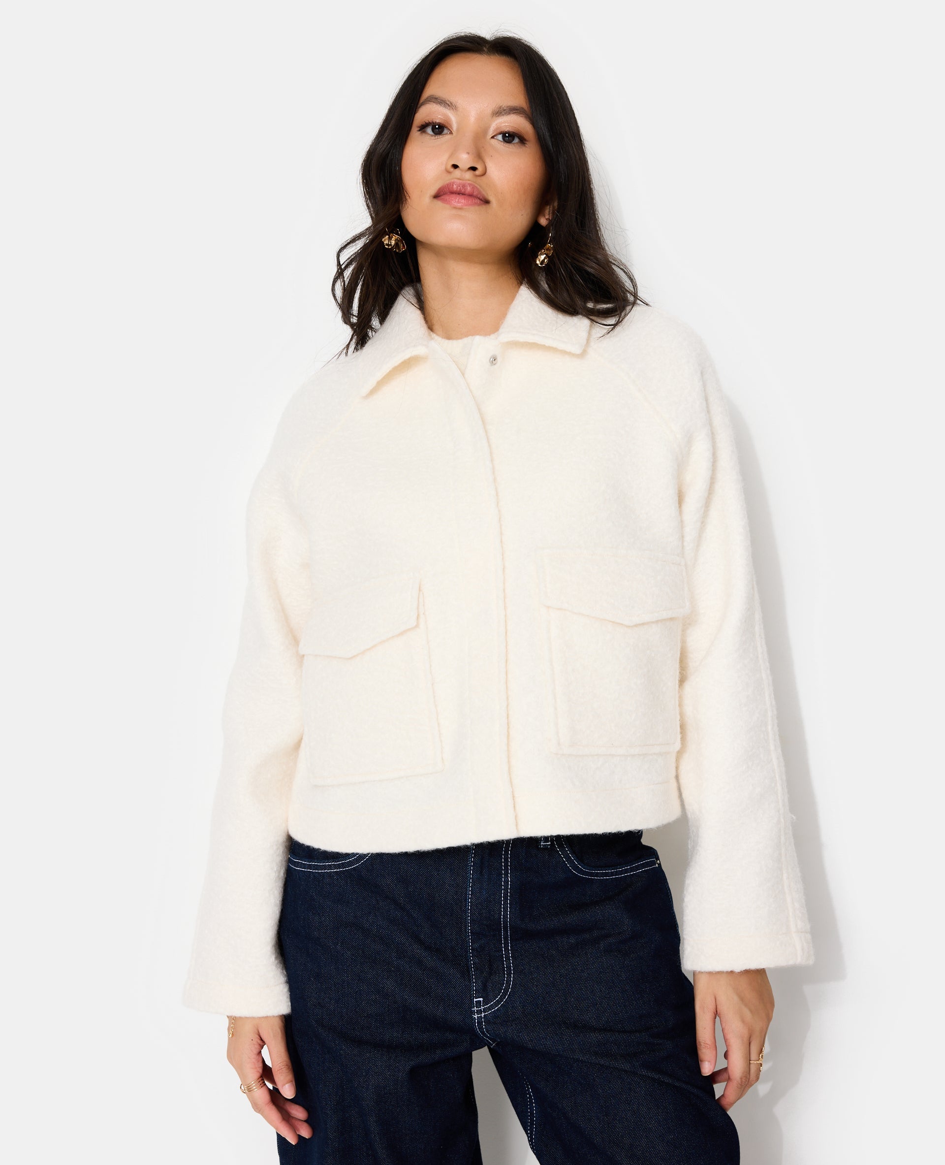 Blouson court effet drap de laine bouclée