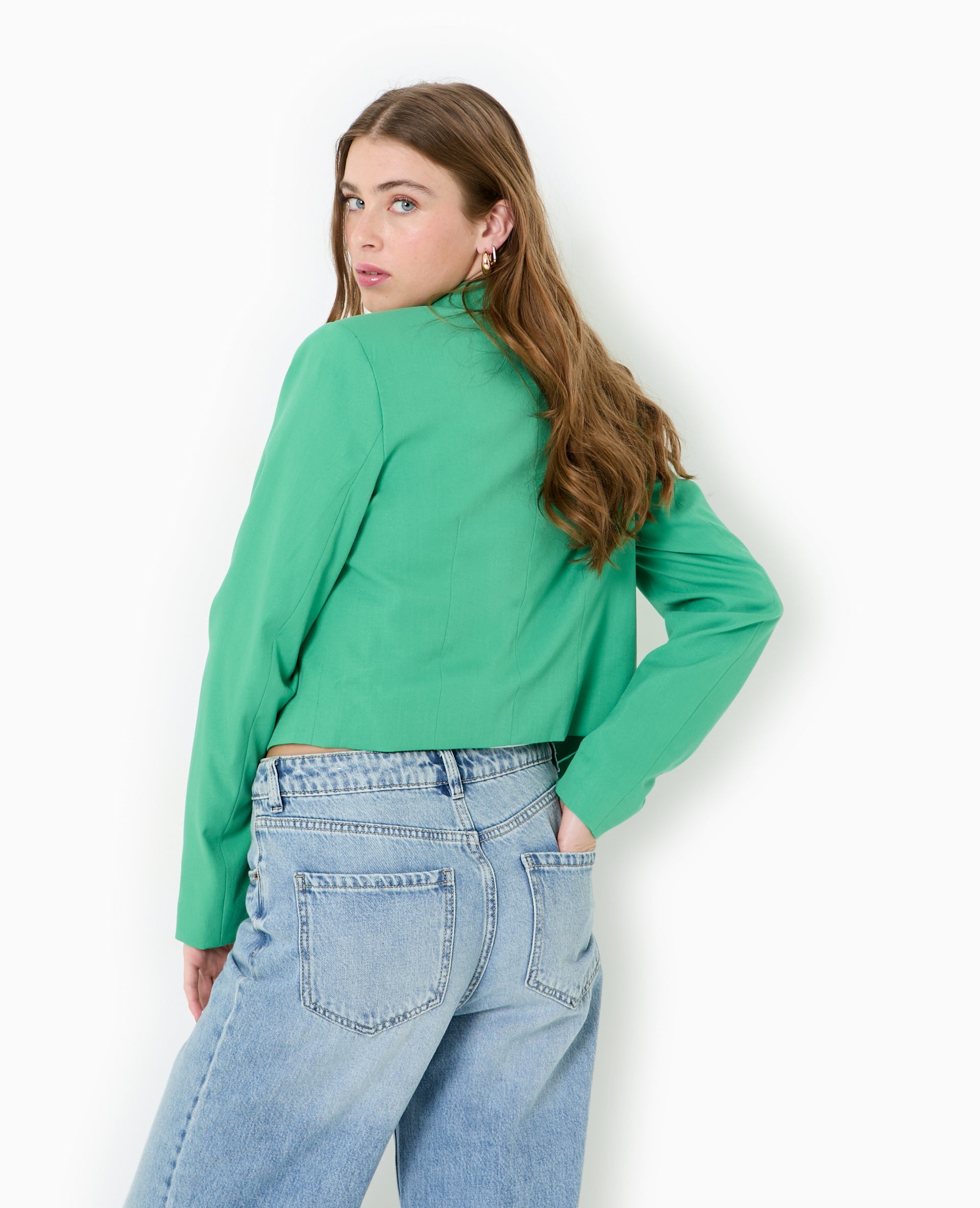 Veste courte avec boutons sous patte