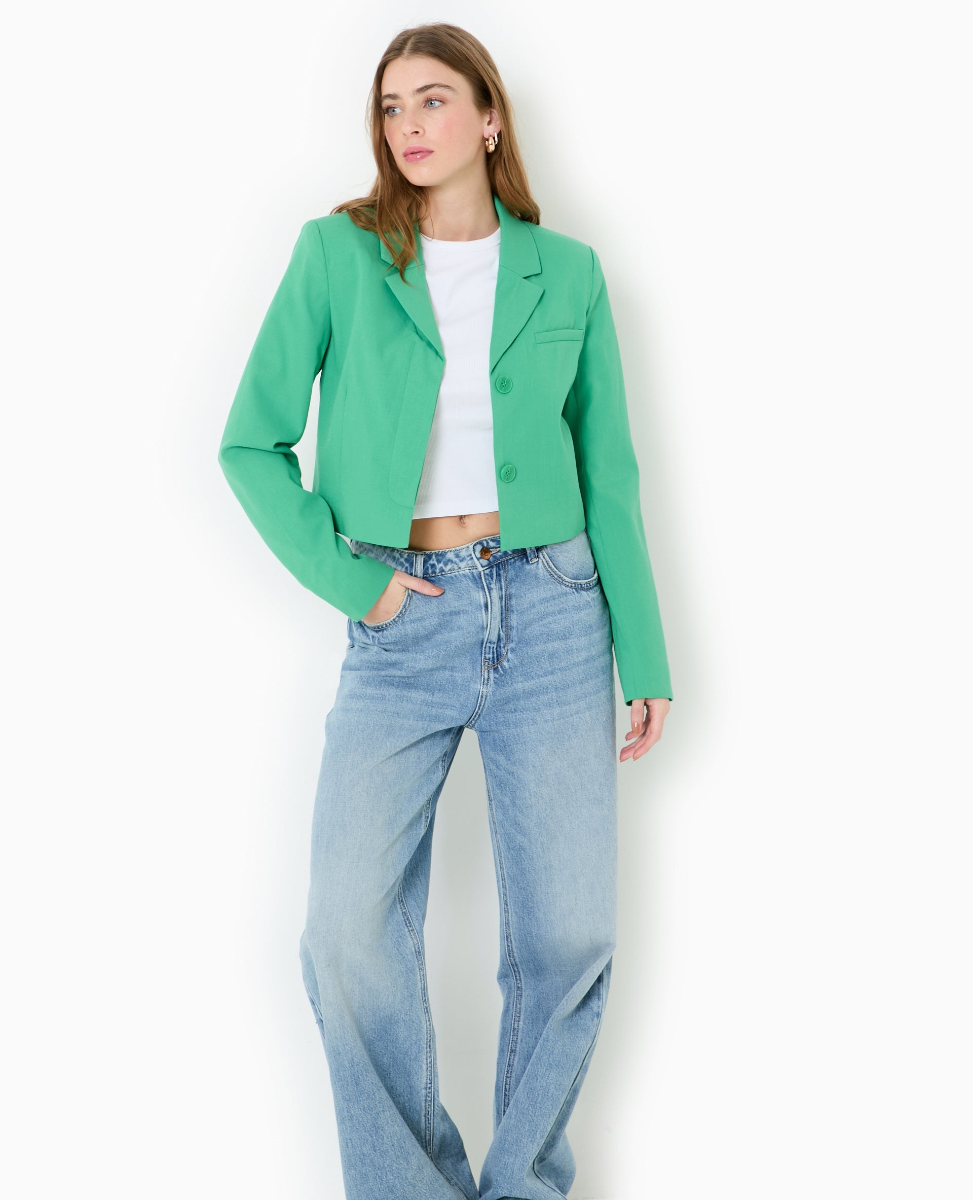 Veste courte avec boutons sous patte
