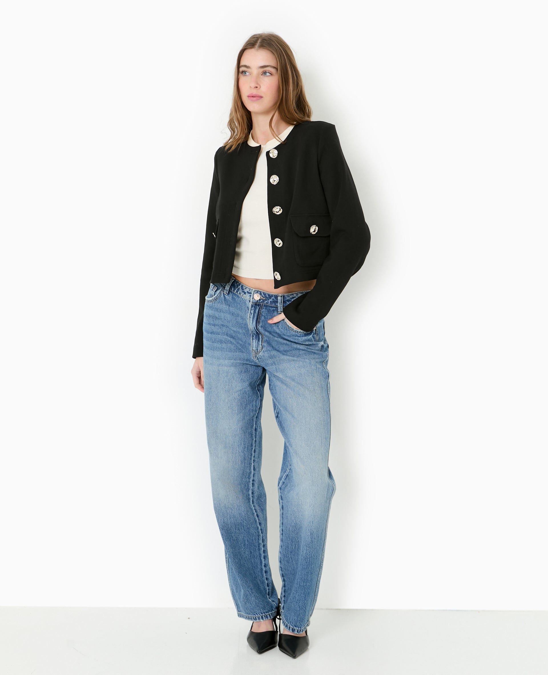 Veste droite et courte avec boutons fantaisie