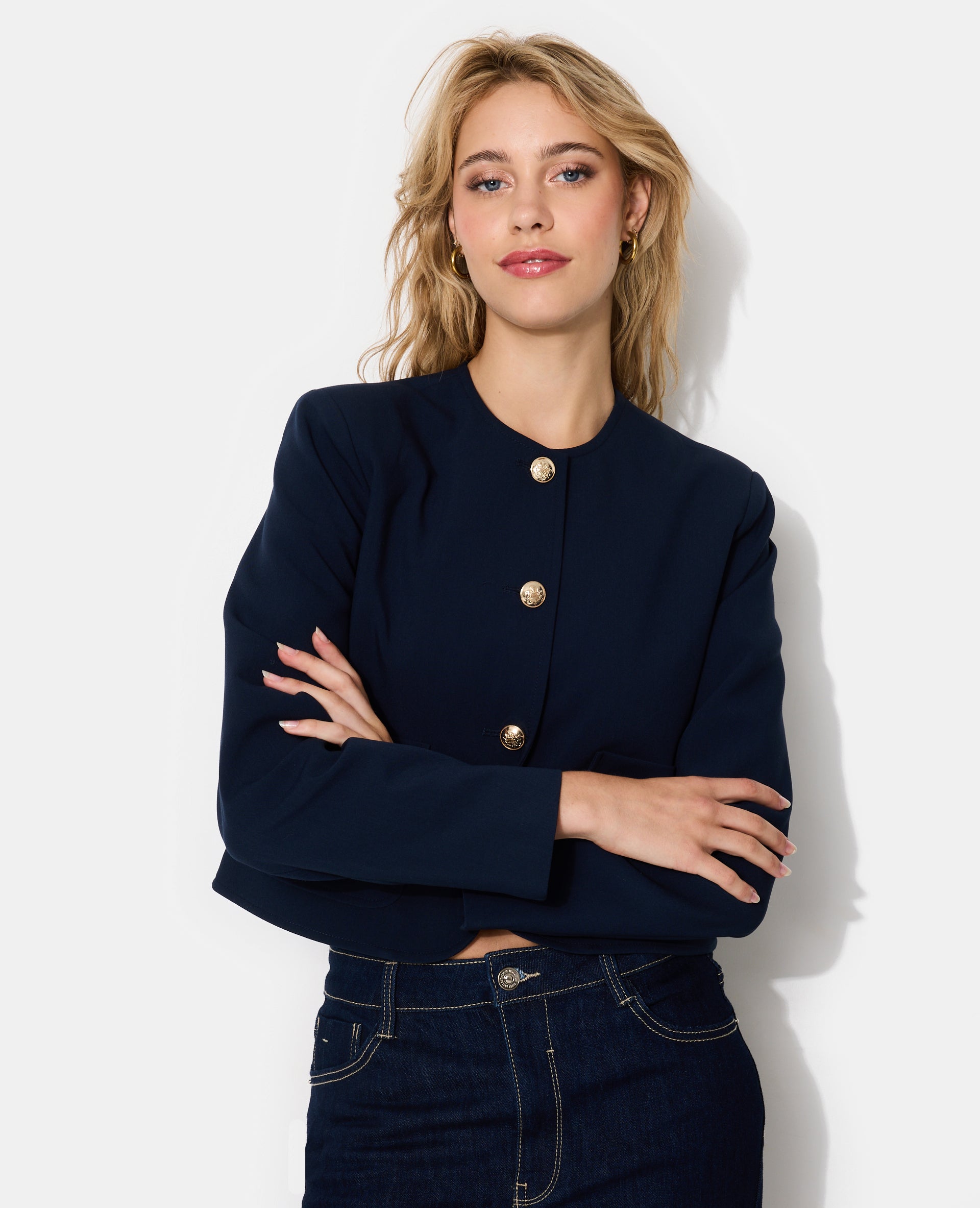 Veste droite et courte avec boutons écussons