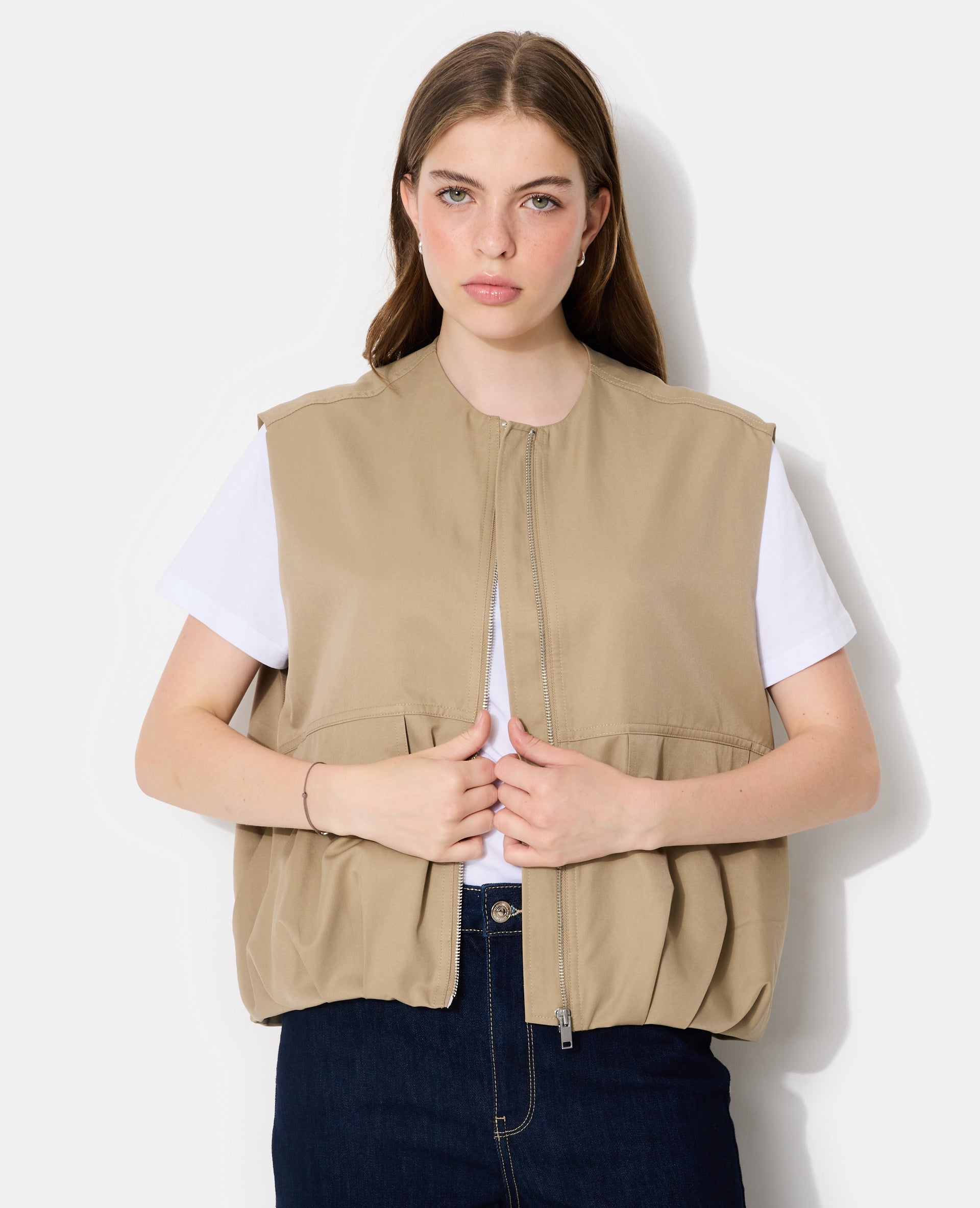 Blouson sans manches zippée avec effet bouffant