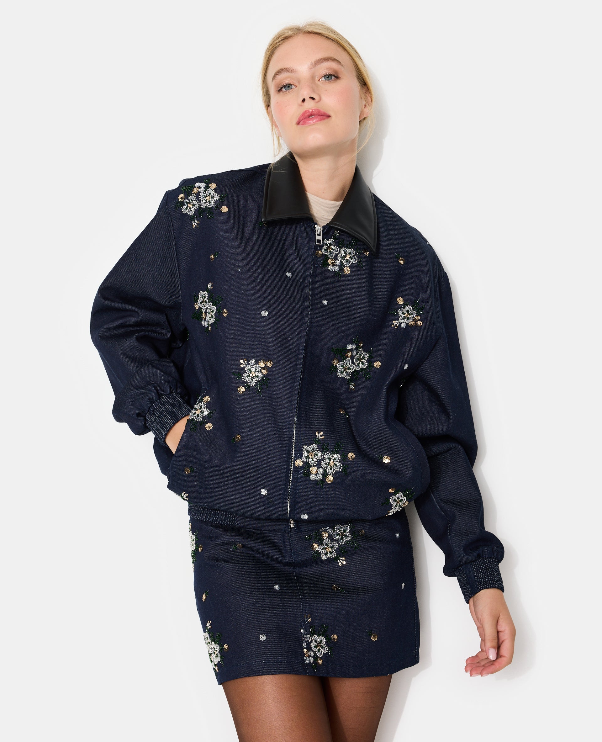 Veste oversize en jean avec fleurs en sequins