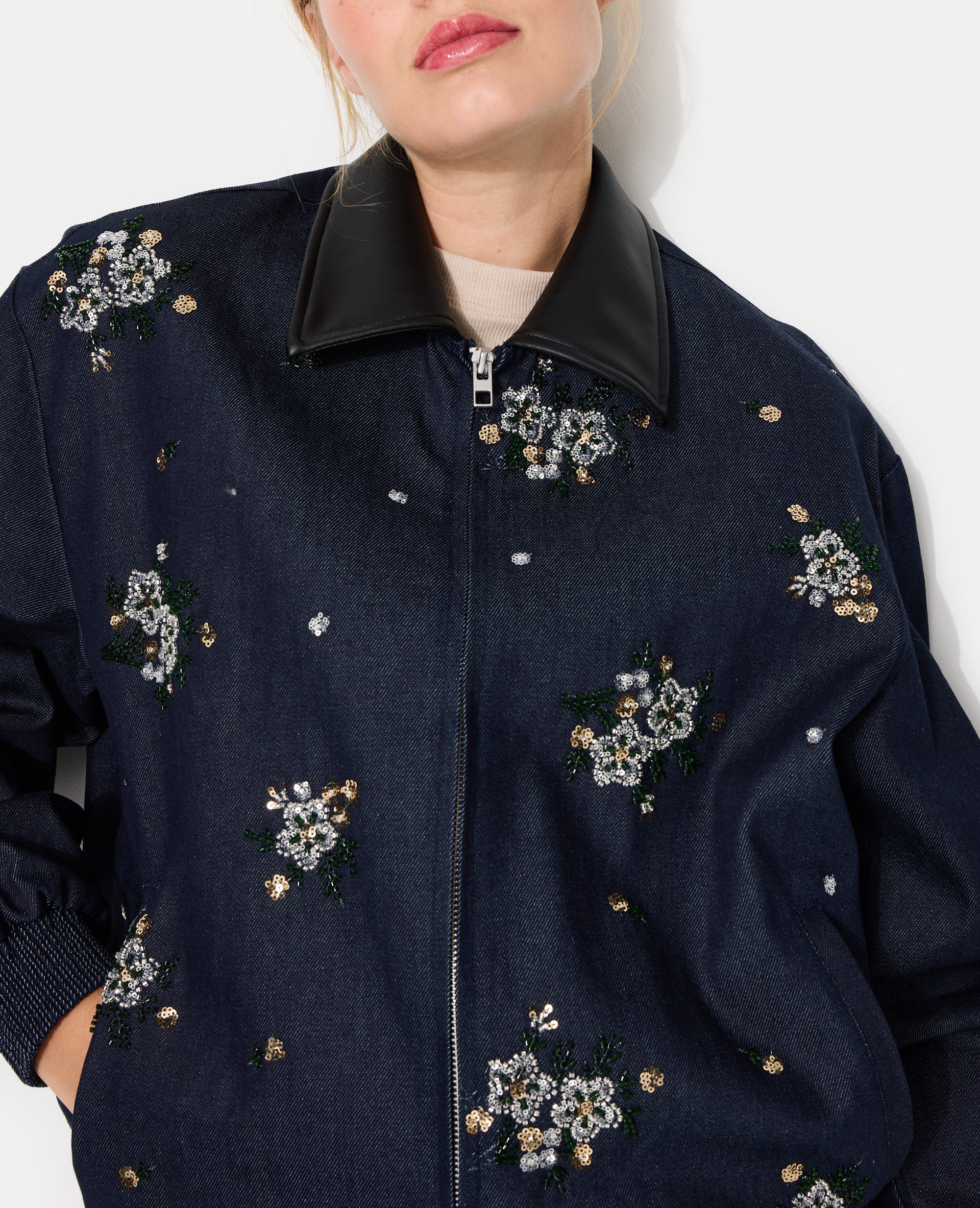 Veste oversize en jean avec fleurs en sequins