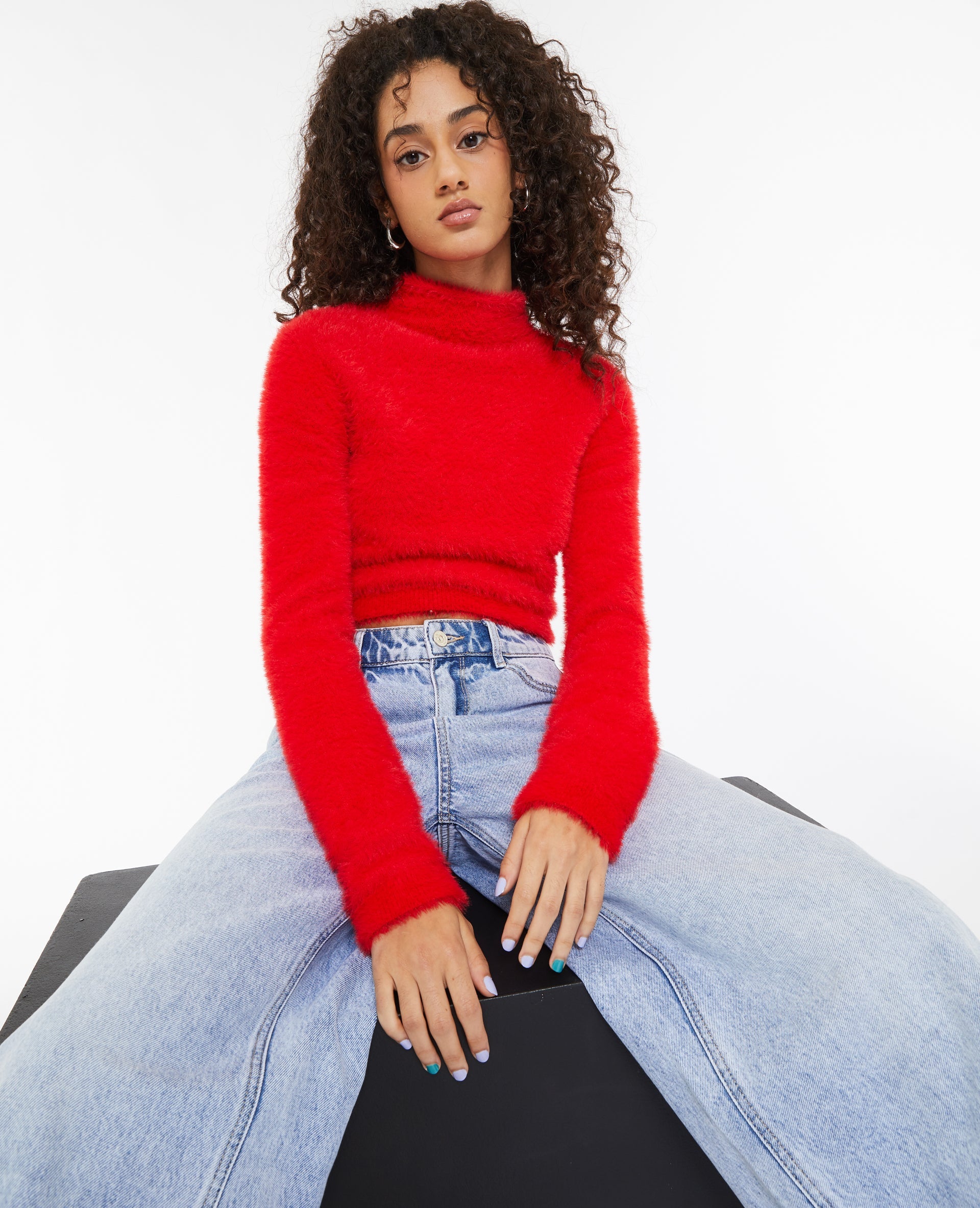 Pull cropped en maille fluffy et poilue