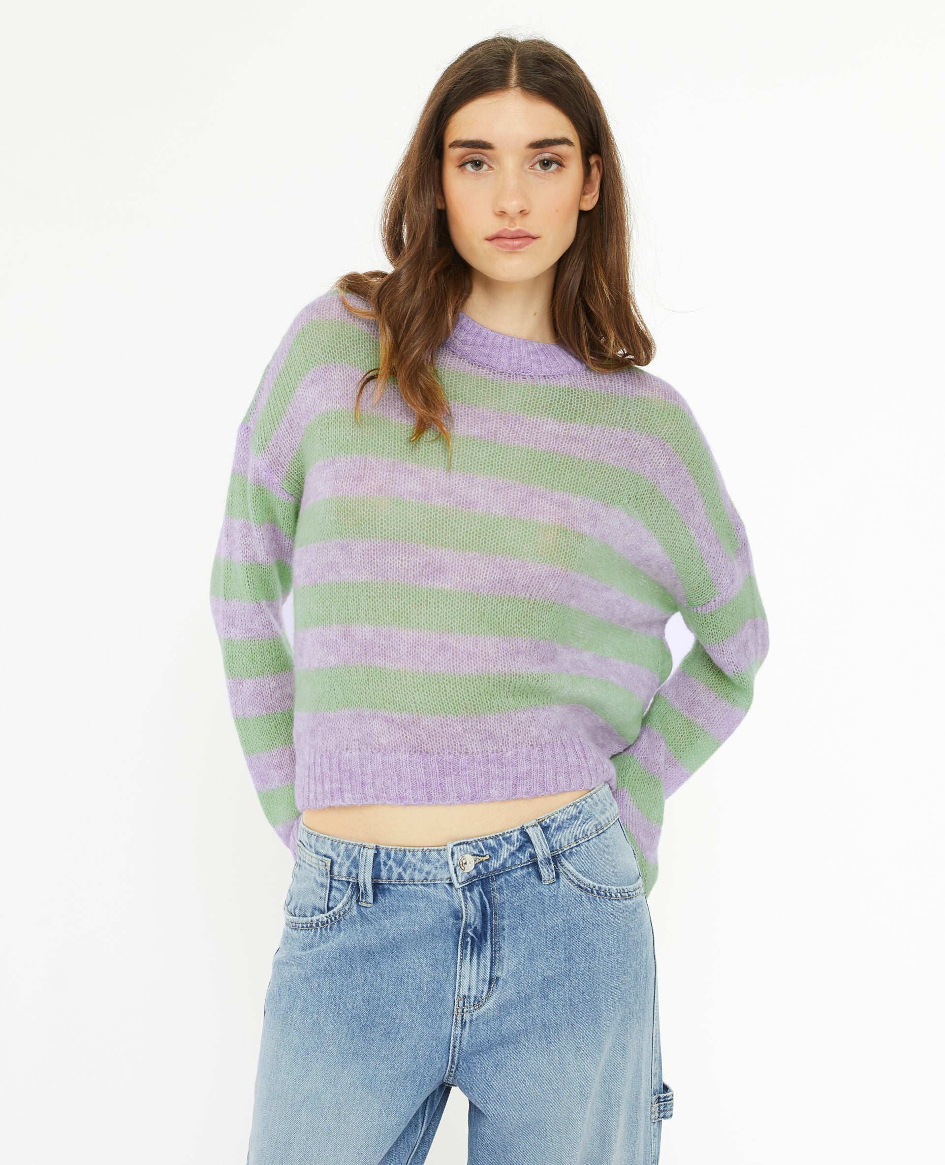 Pull en maille légère rayée