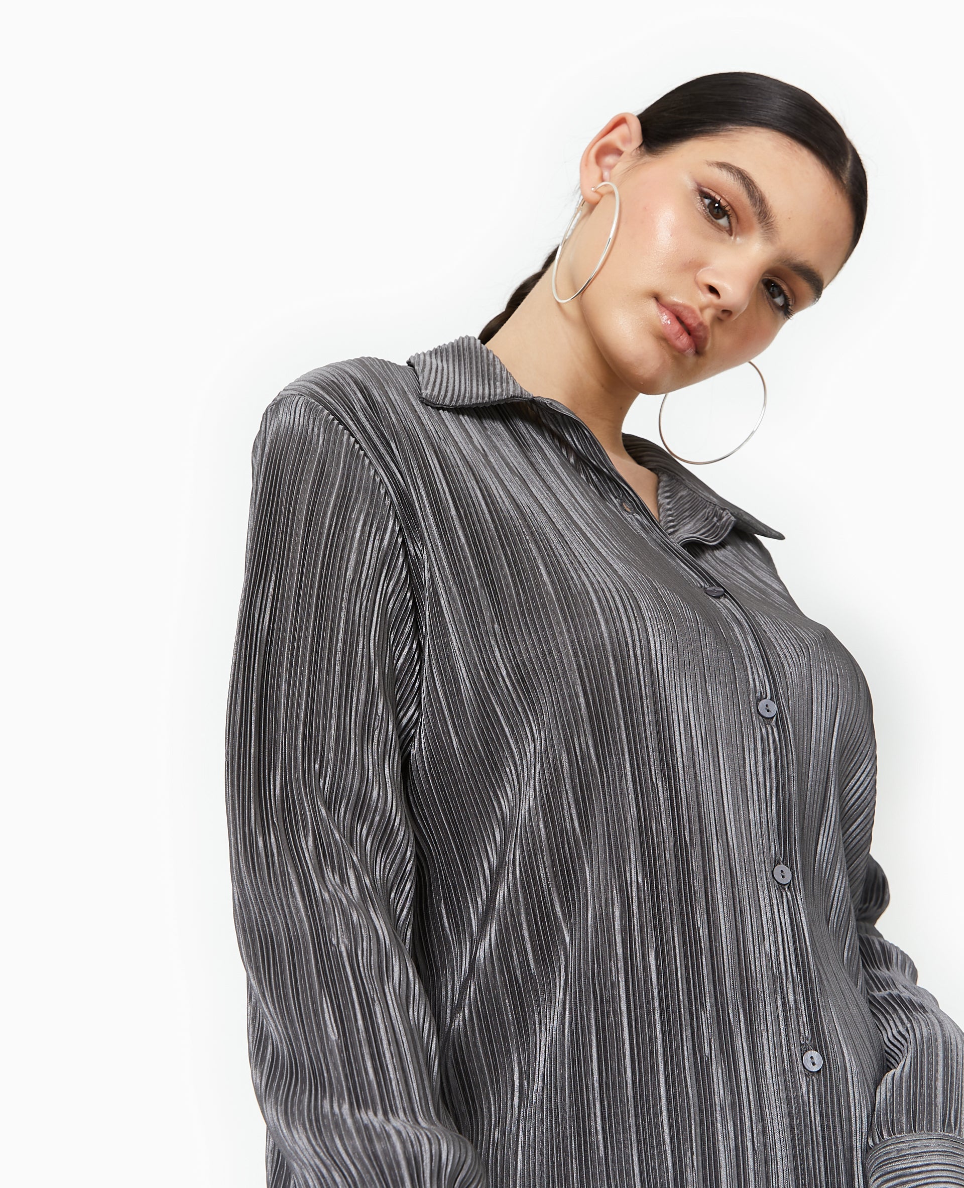 Chemise oversize en tissu plissé et satiné