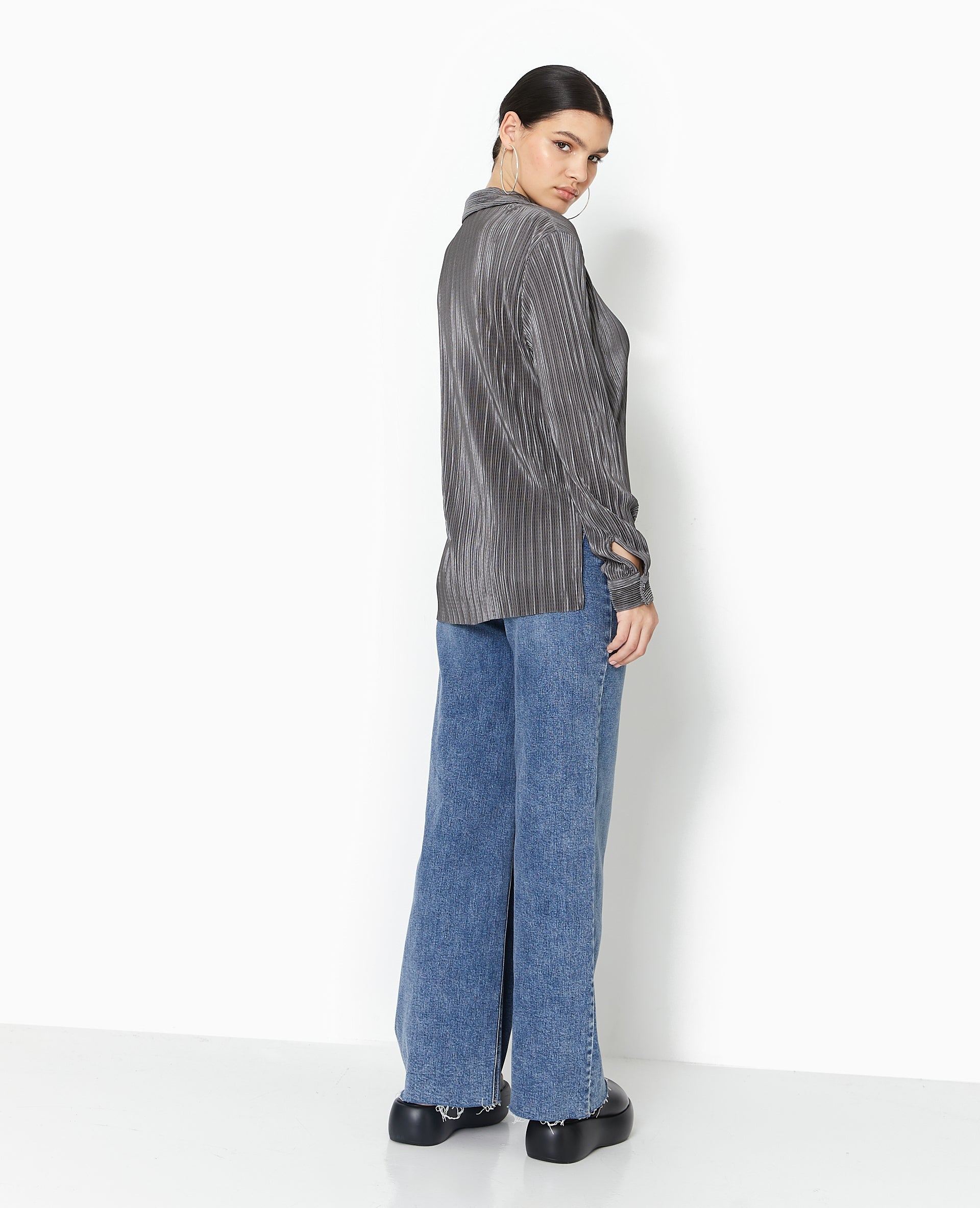 Chemise oversize en tissu plissé et satiné