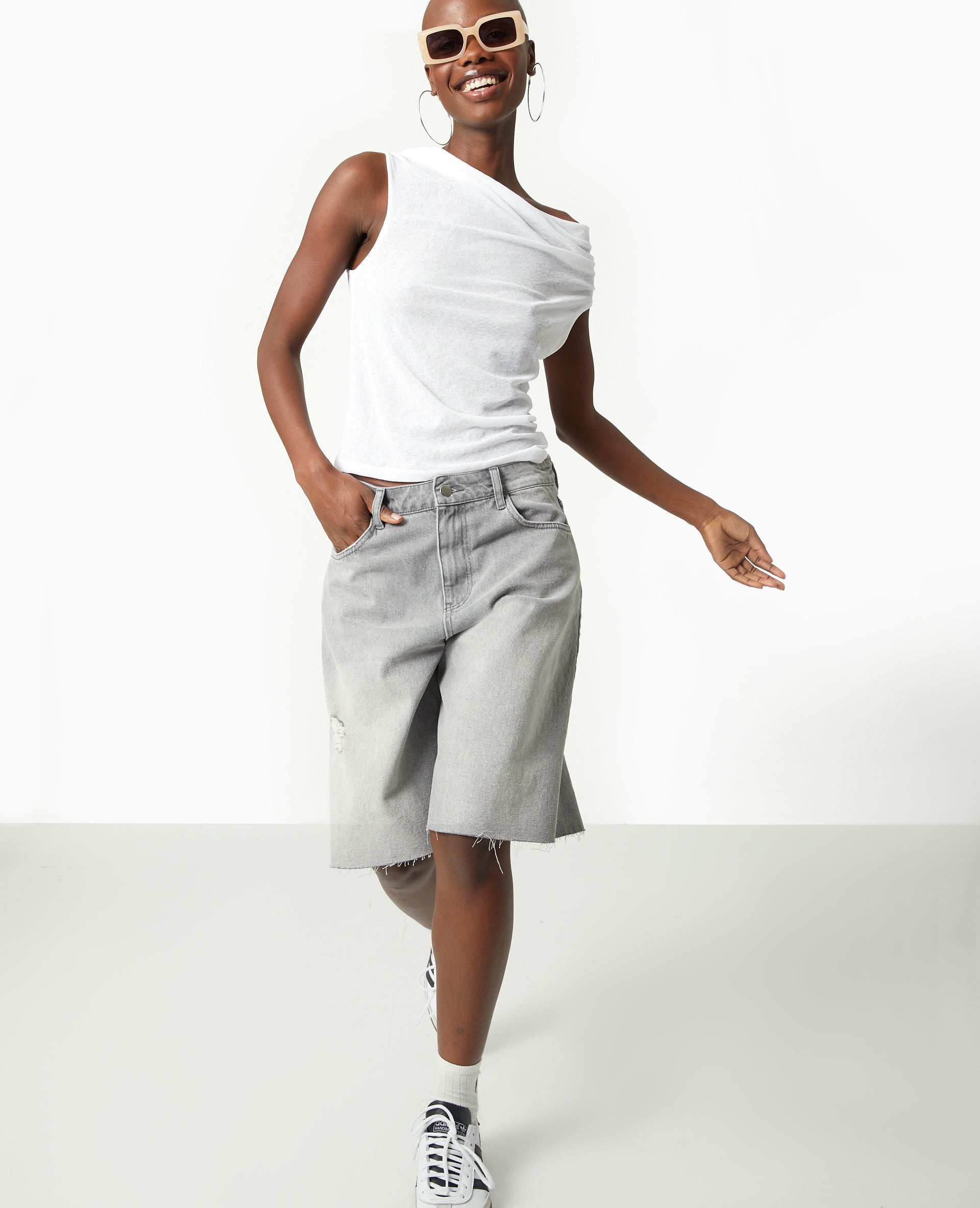 Top en maille légère avec encolure bénitier