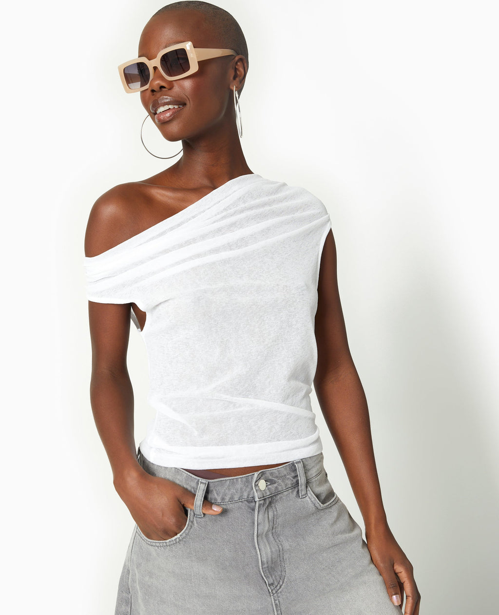 Top en maille légère avec encolure bénitier