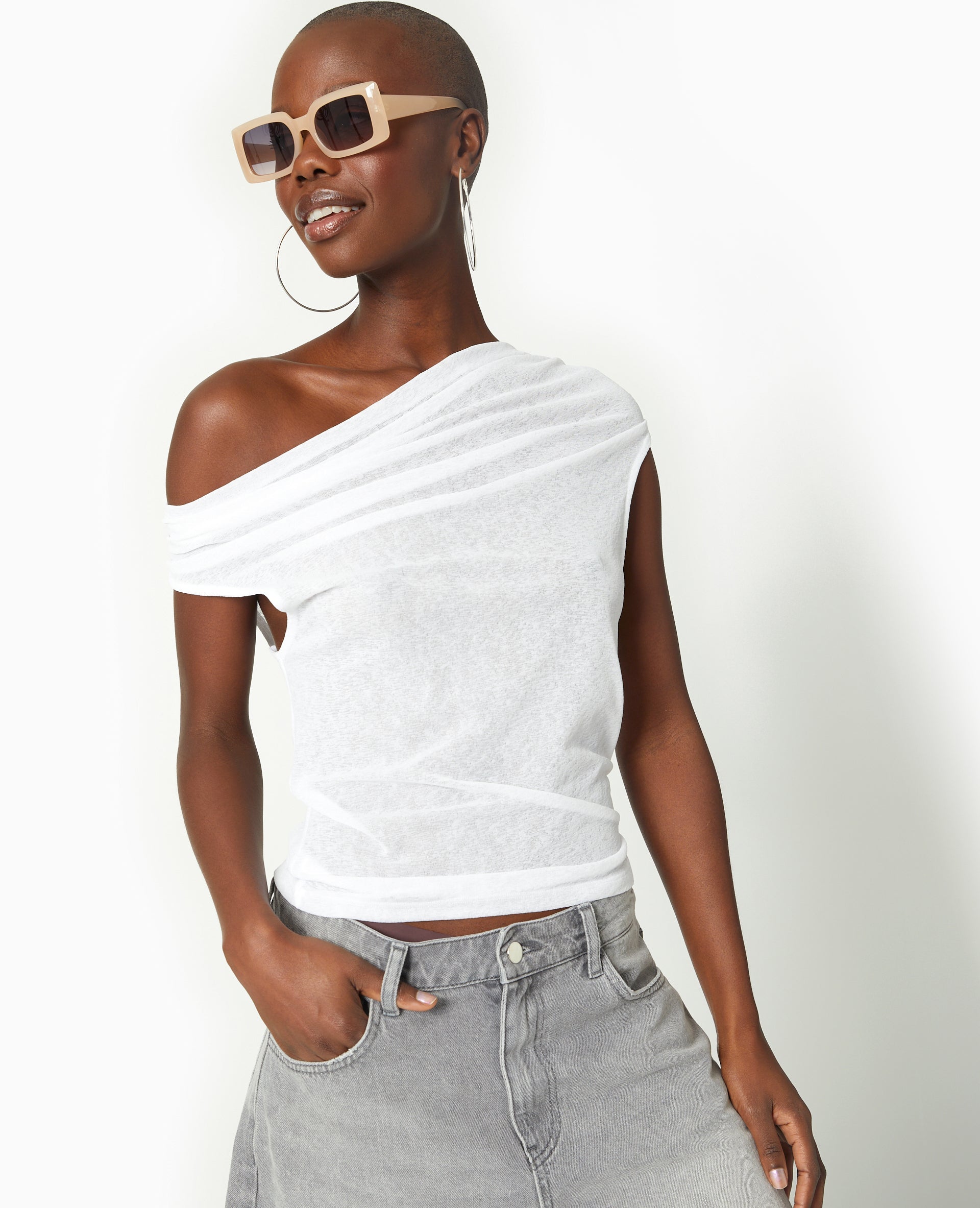 Top en maille légère avec encolure bénitier