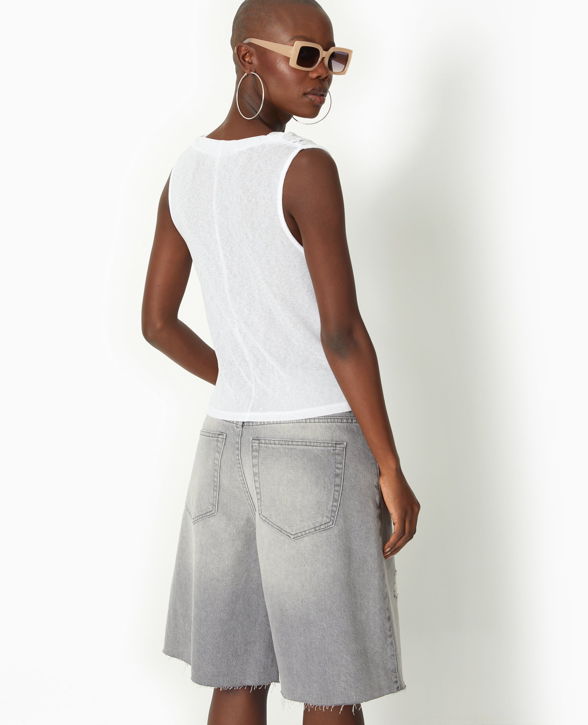 Top en maille légère avec encolure bénitier