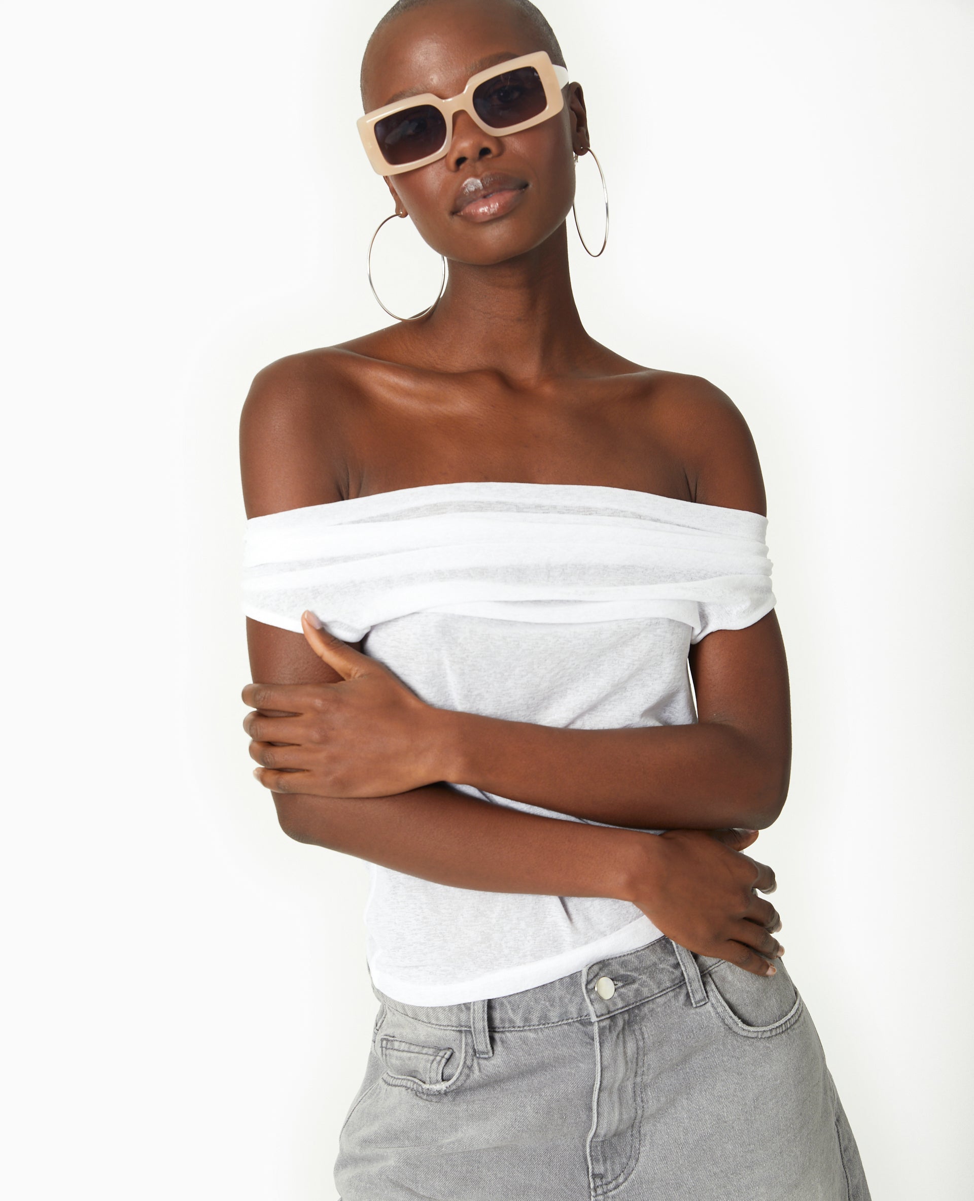 Top en maille légère avec encolure bénitier