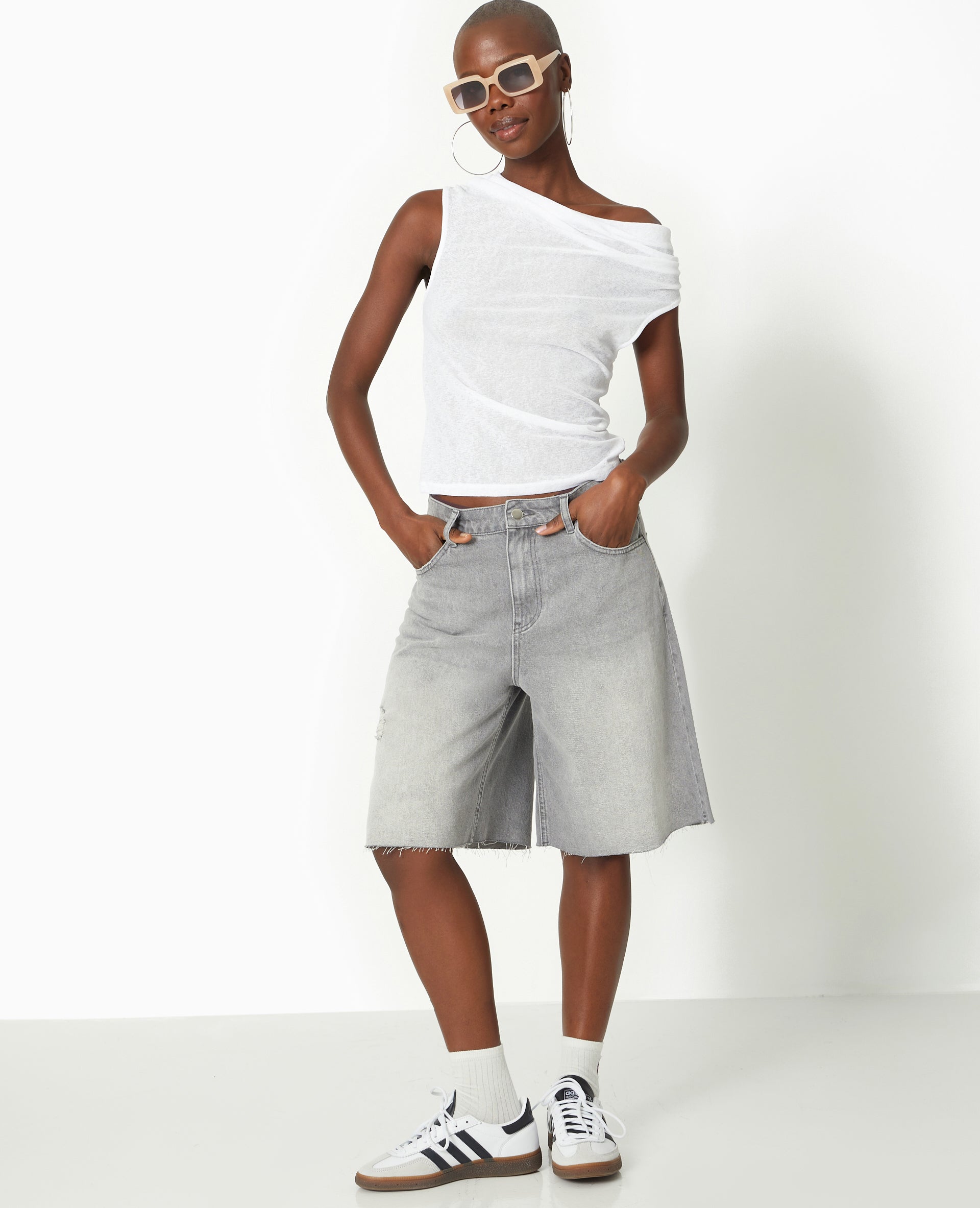 Top en maille légère avec encolure bénitier