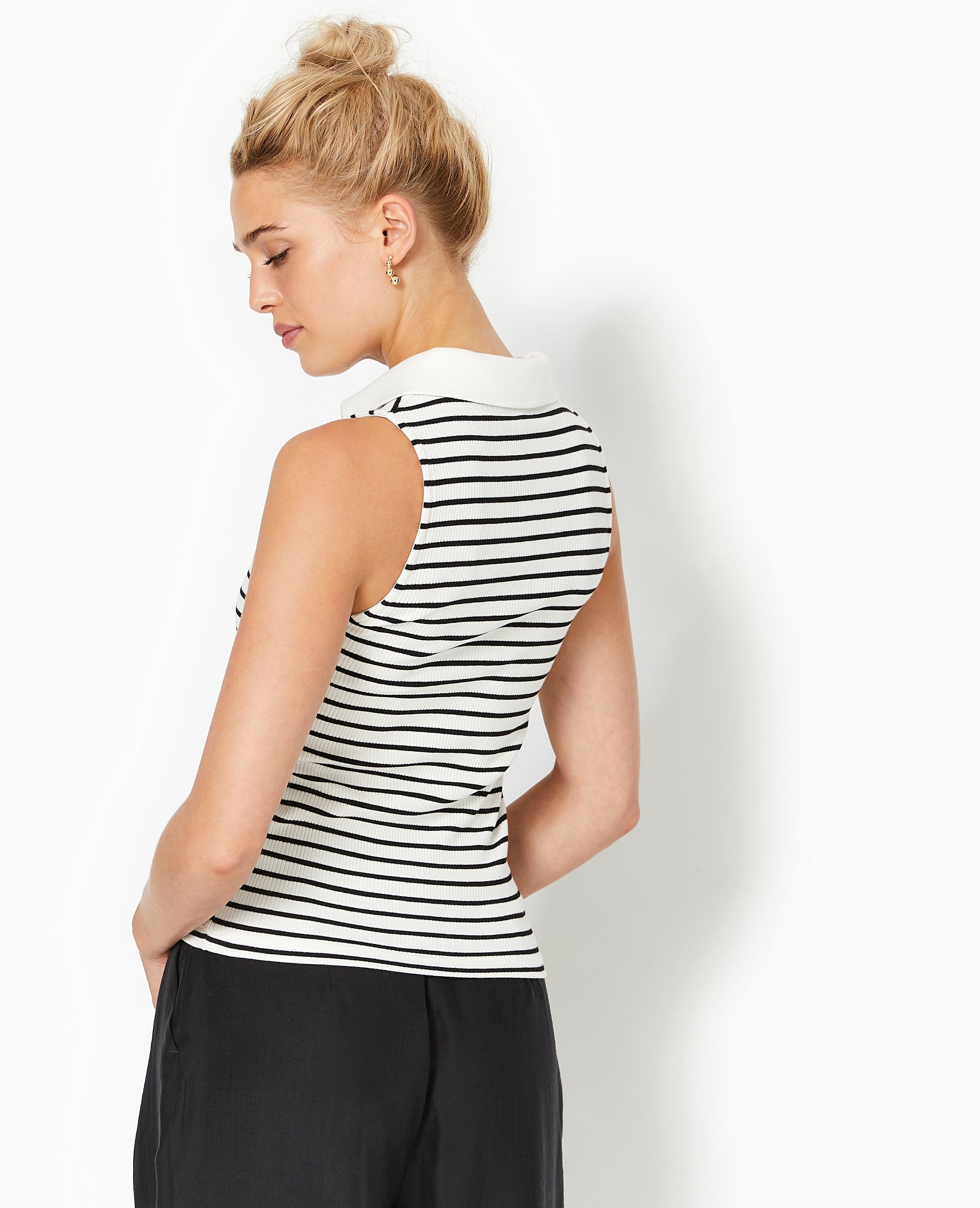 Top zippé sans manches avec col polo