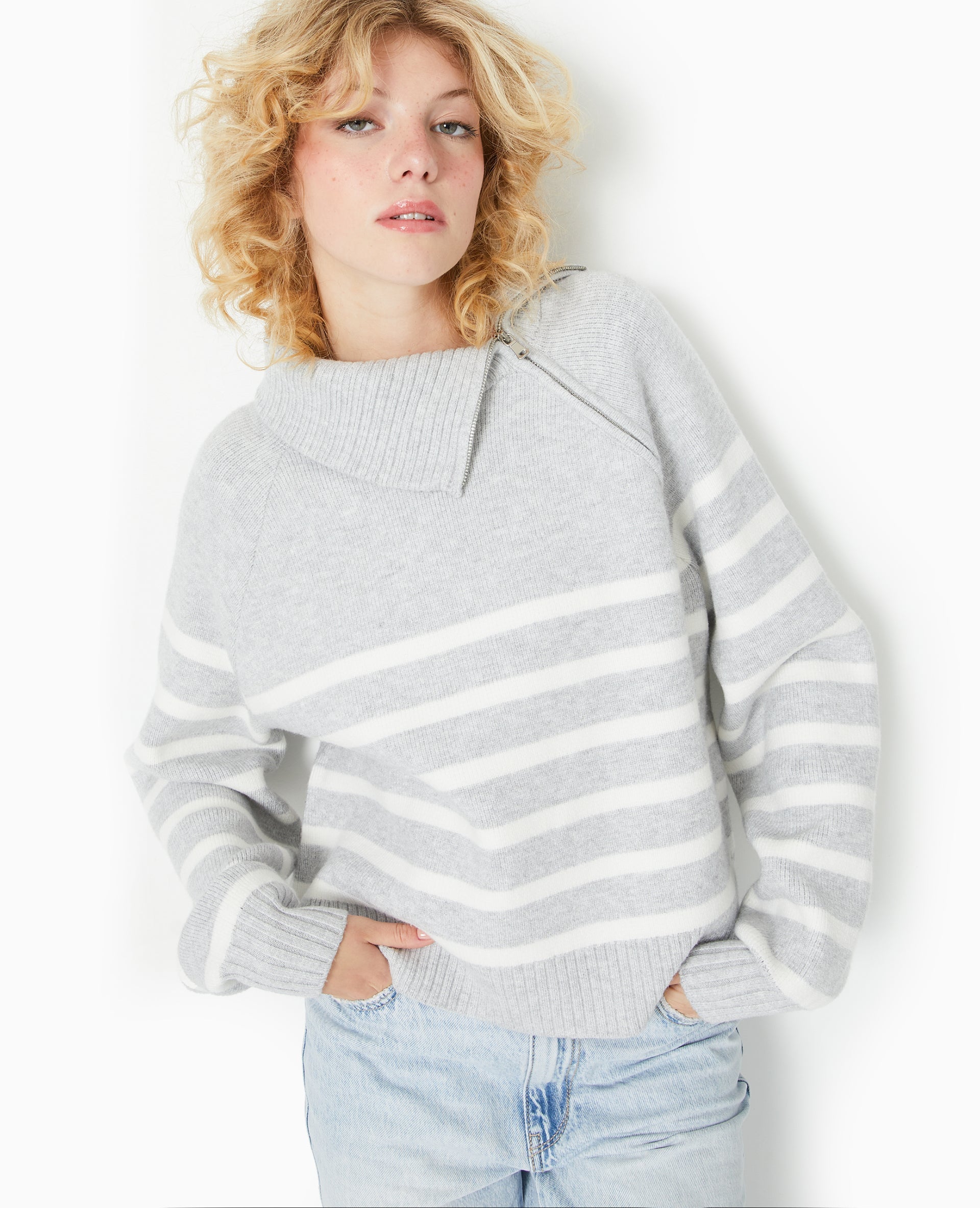 Pull rayé avec col camionneur asymétrique