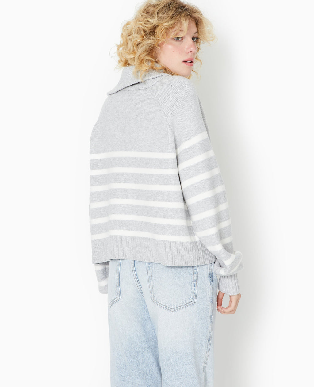 Pull rayé avec col camionneur asymétrique