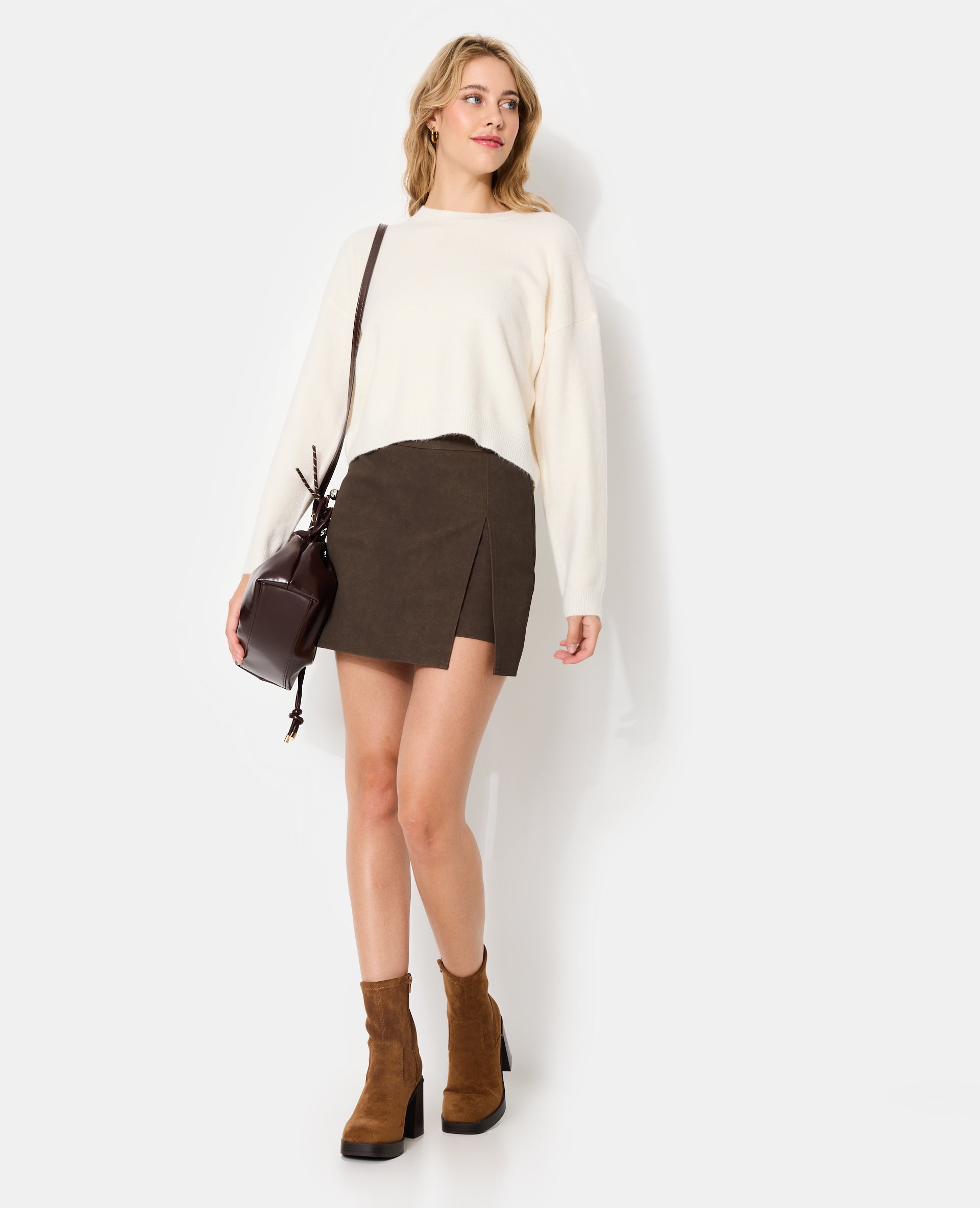Pull court avec encolure ronde