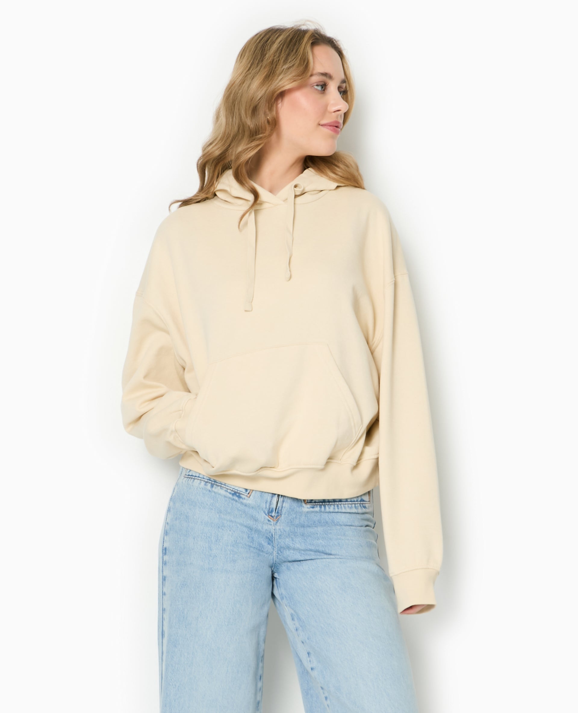 Sweat capuche avec poche devant