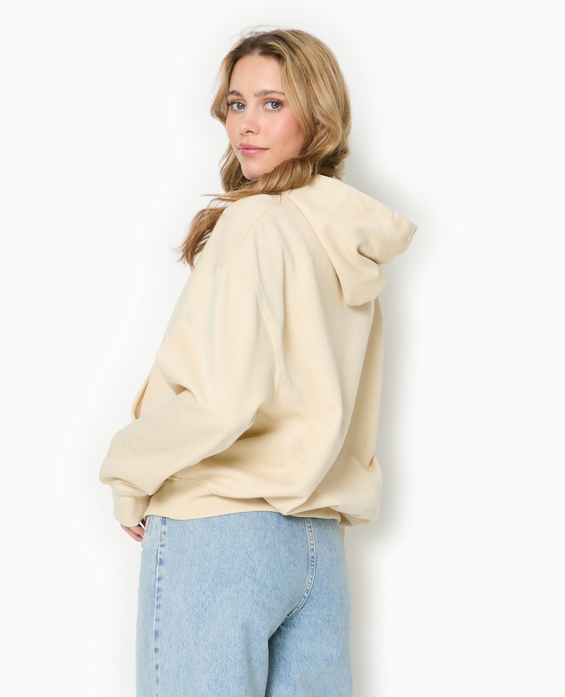 Sweat capuche avec poche devant