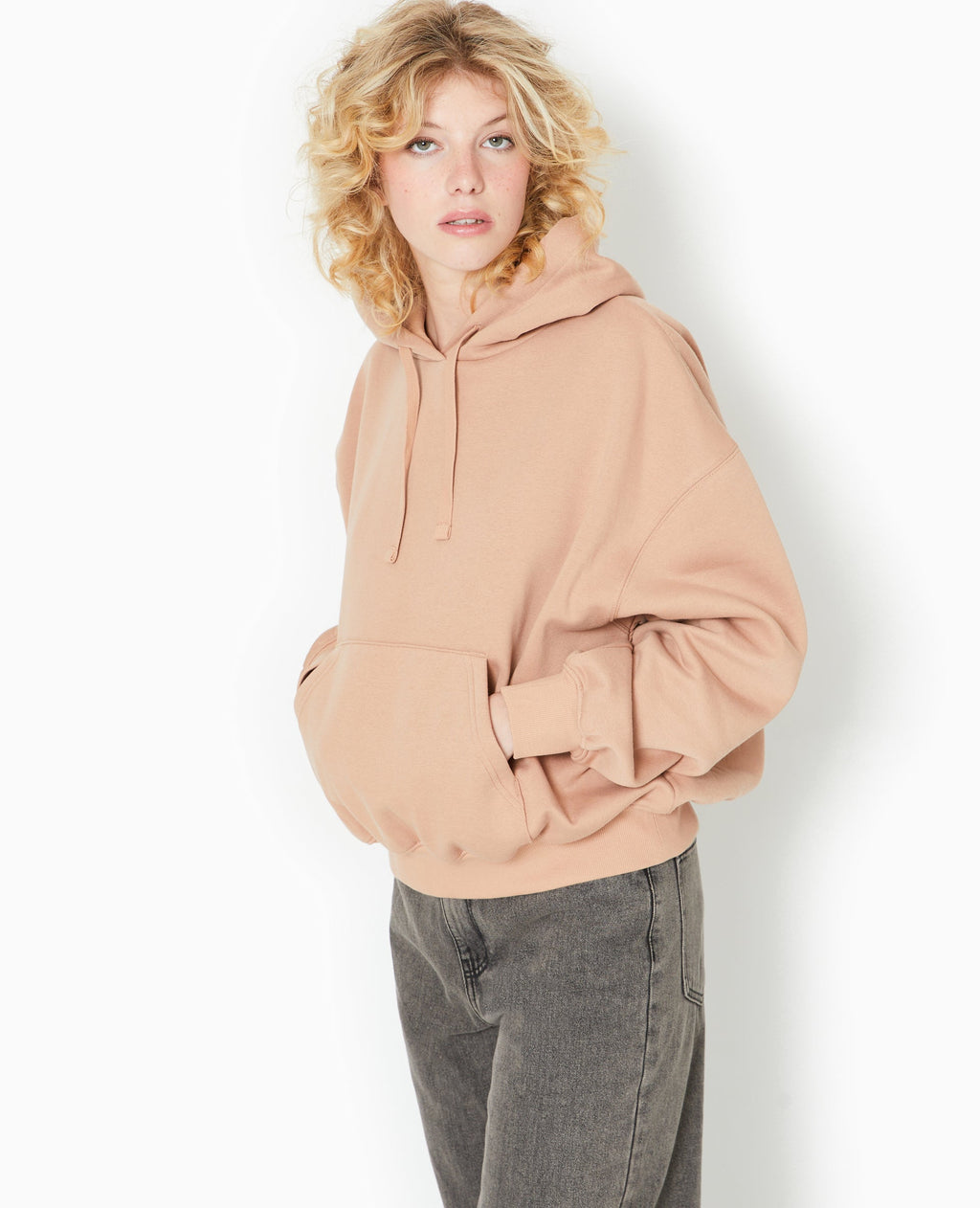 Sweat capuche avec poche devant