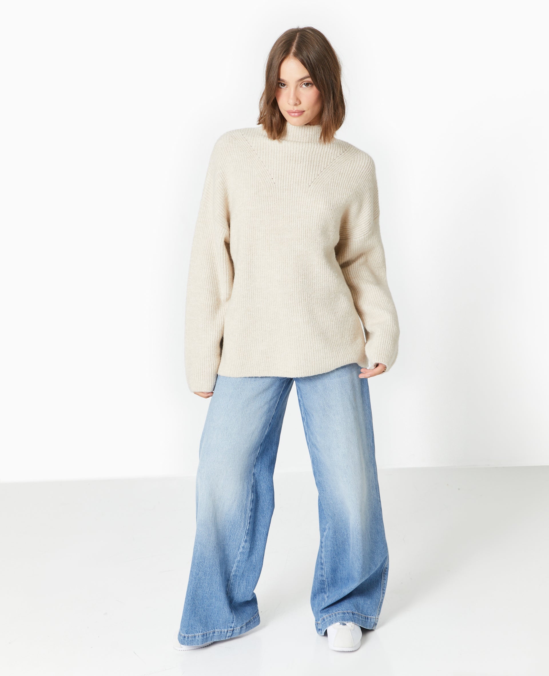 Pull col montant avec jeu de mailles