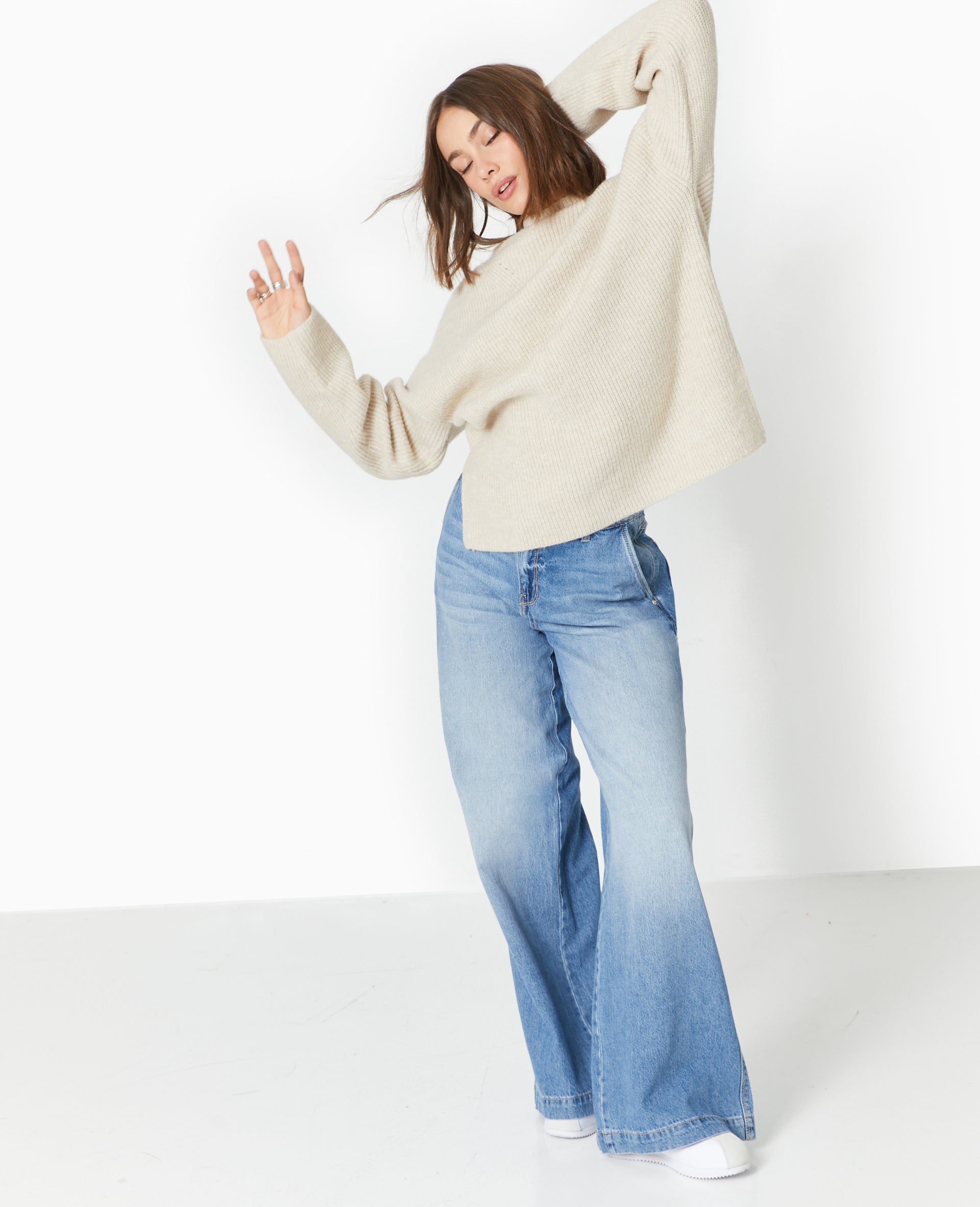 Pull col montant avec jeu de mailles