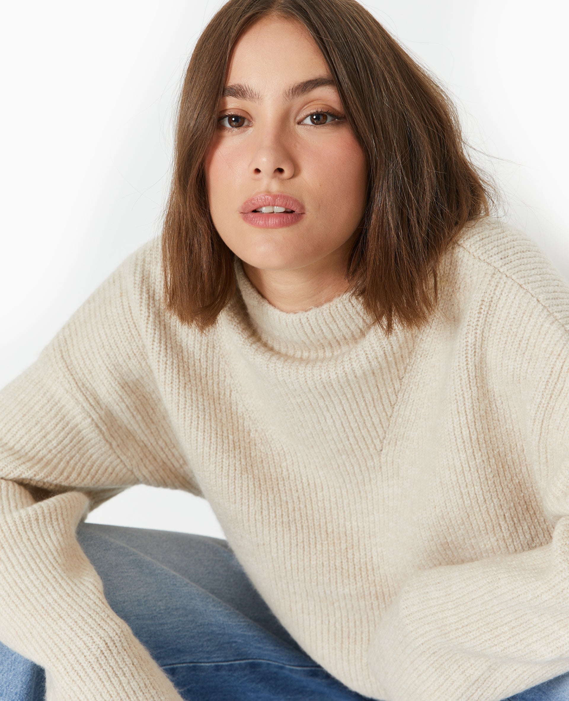 Pull col montant avec jeu de mailles