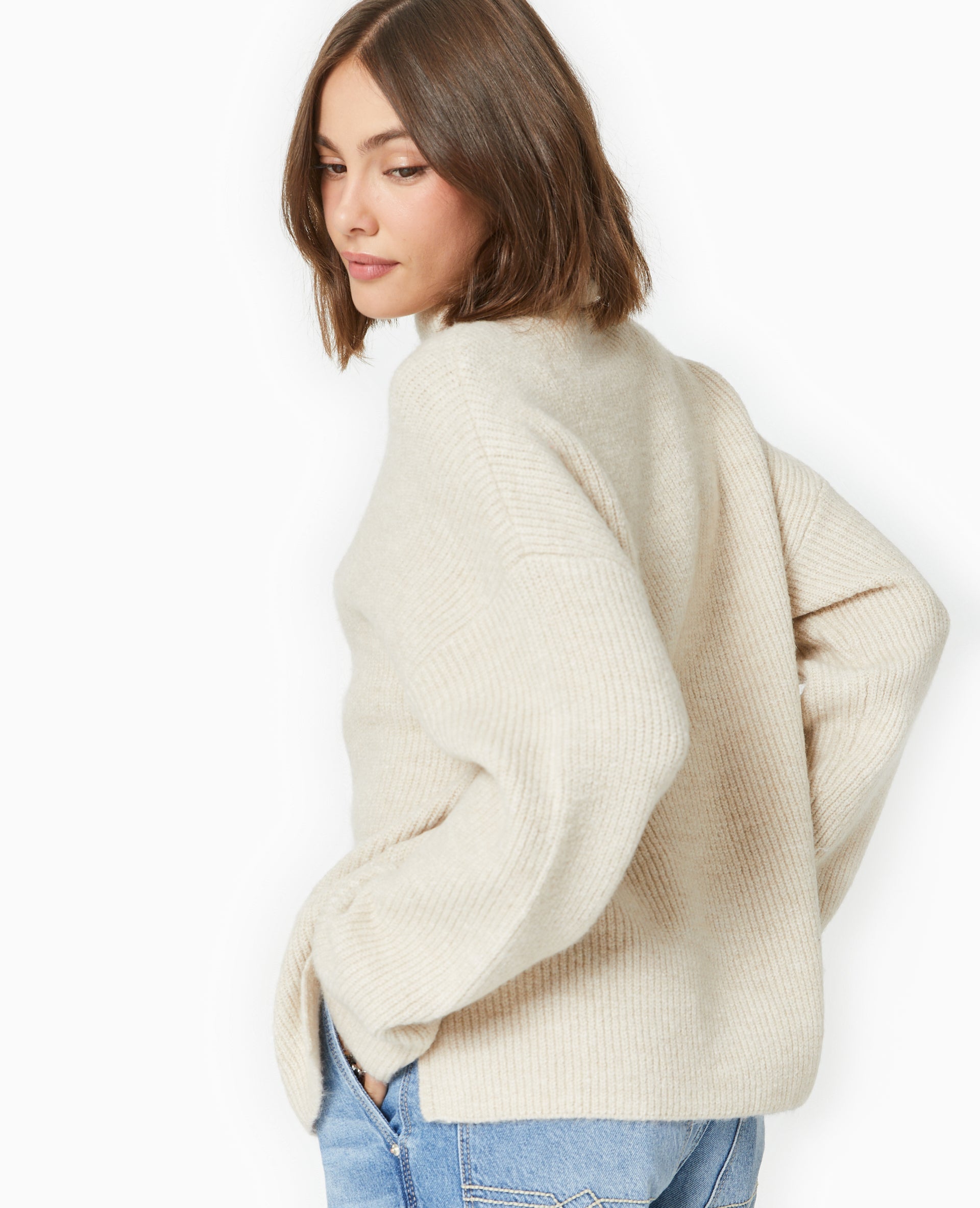 Pull col montant avec jeu de mailles