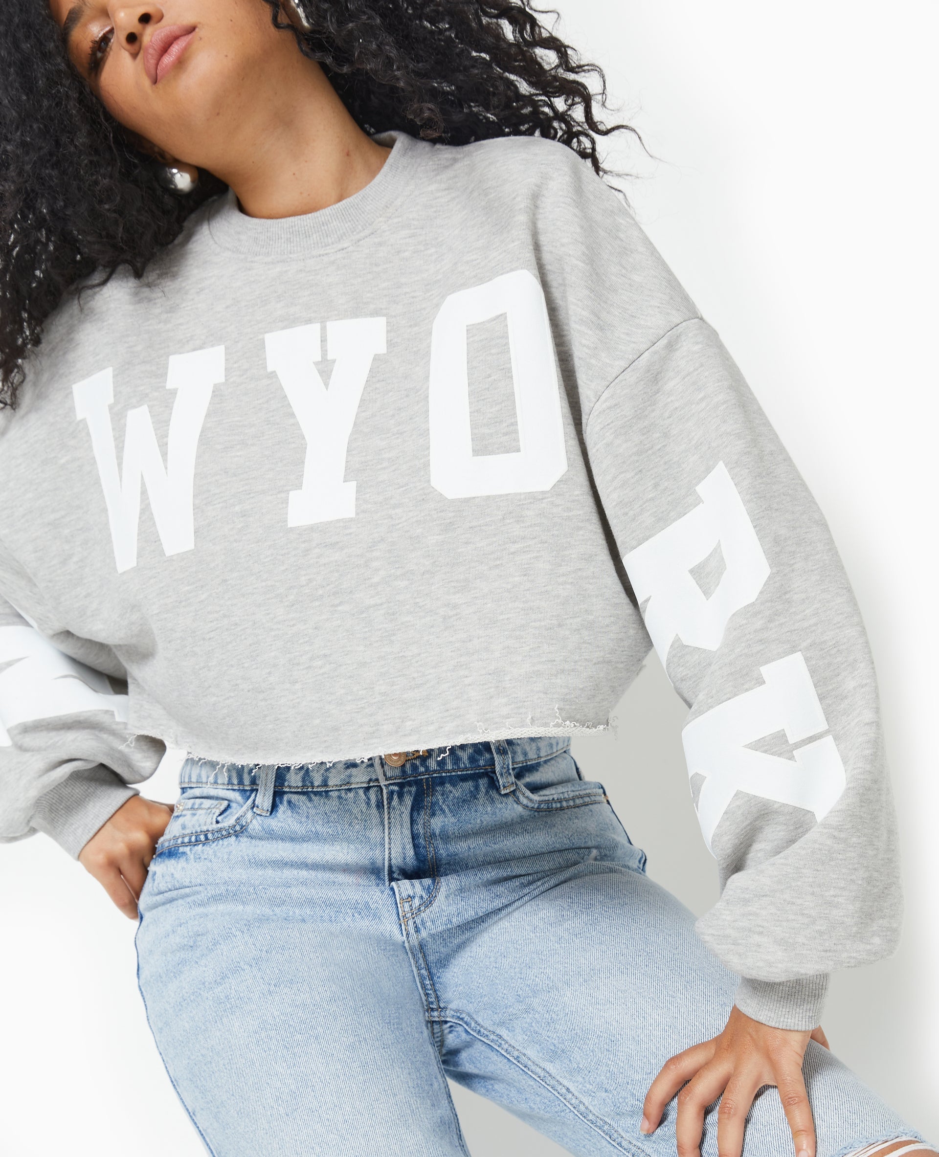 Sweat cropped base coupée avec NEW YORK