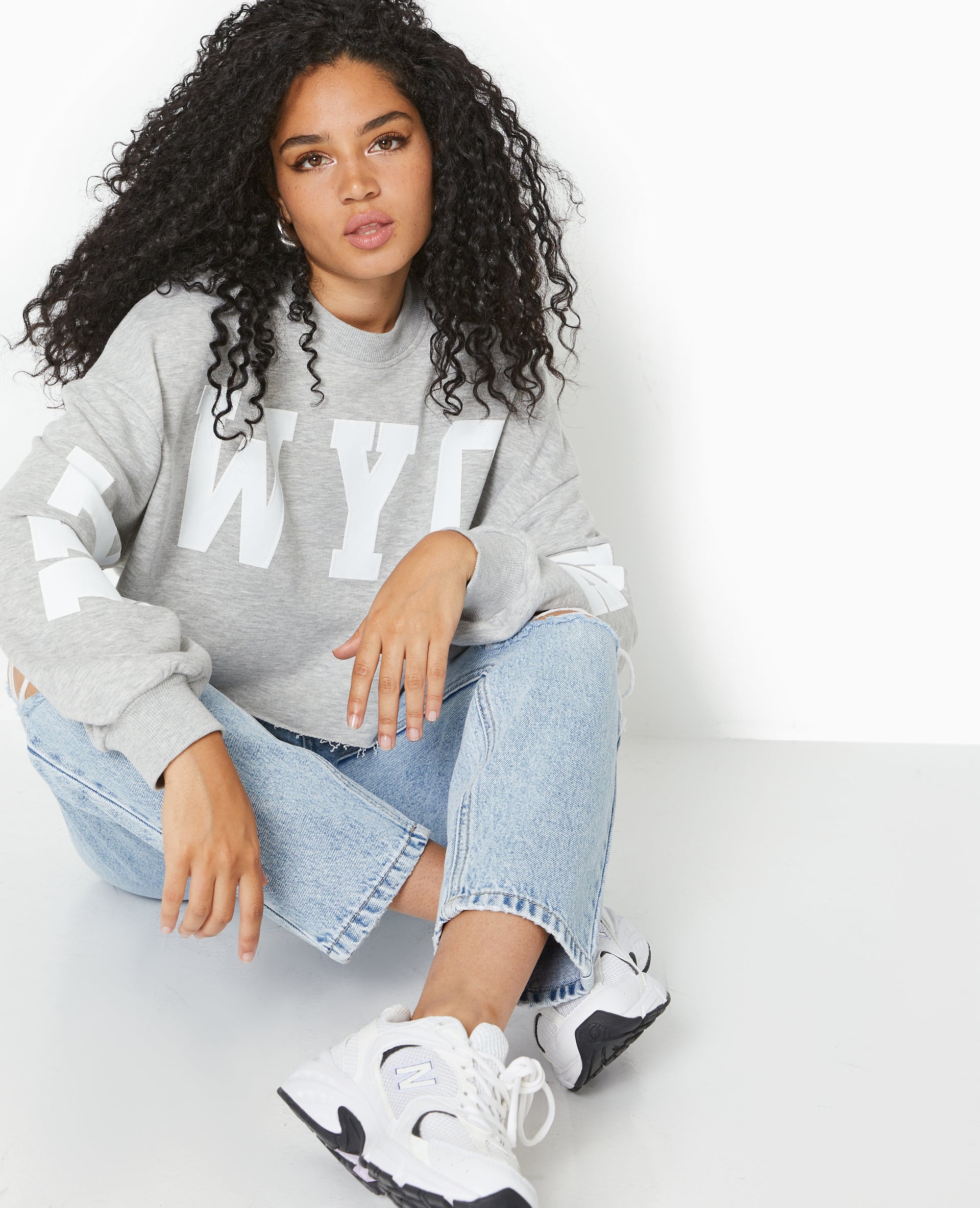 Sweat cropped base coupée avec NEW YORK