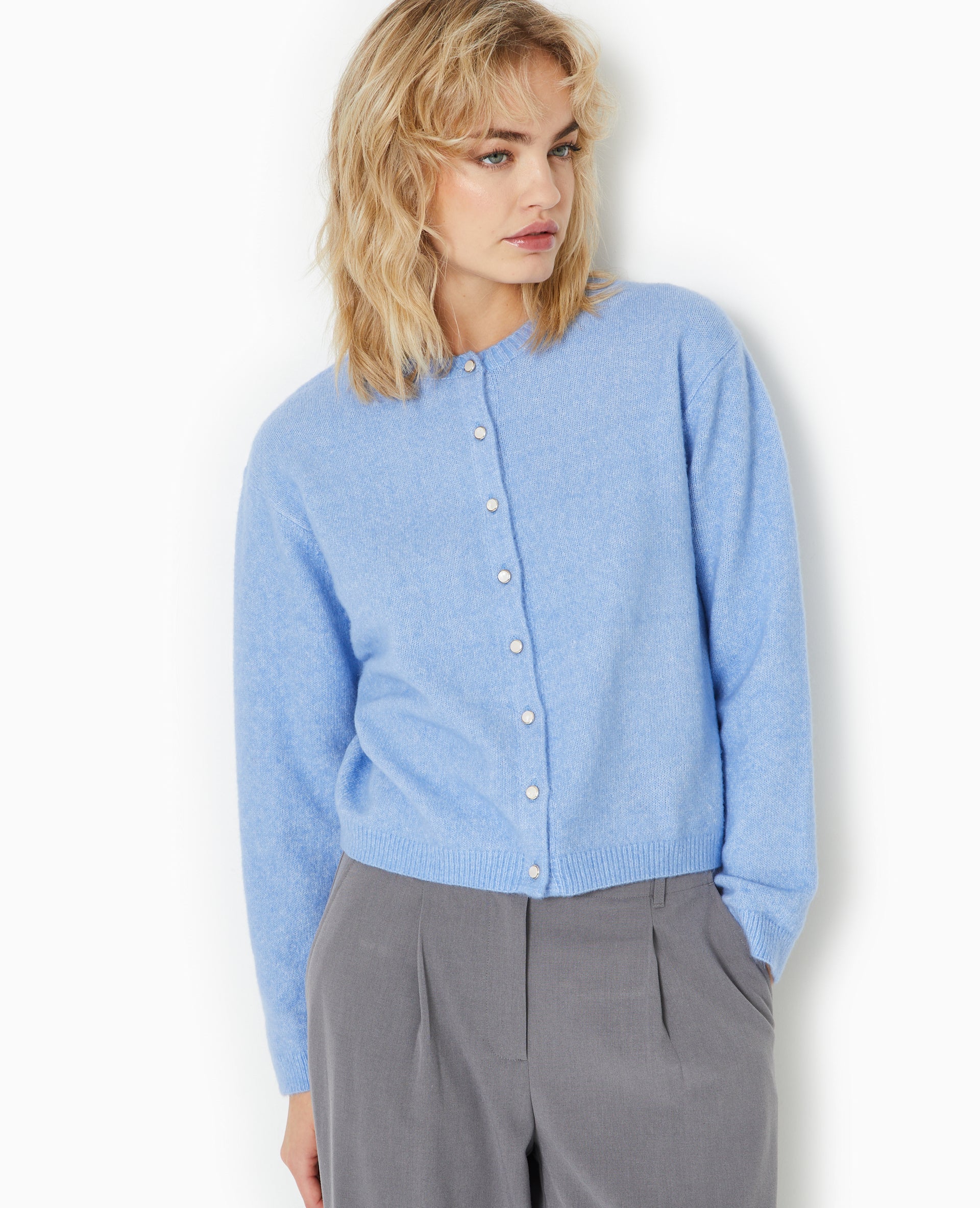 Gilet col rond avec bouton effet nacre