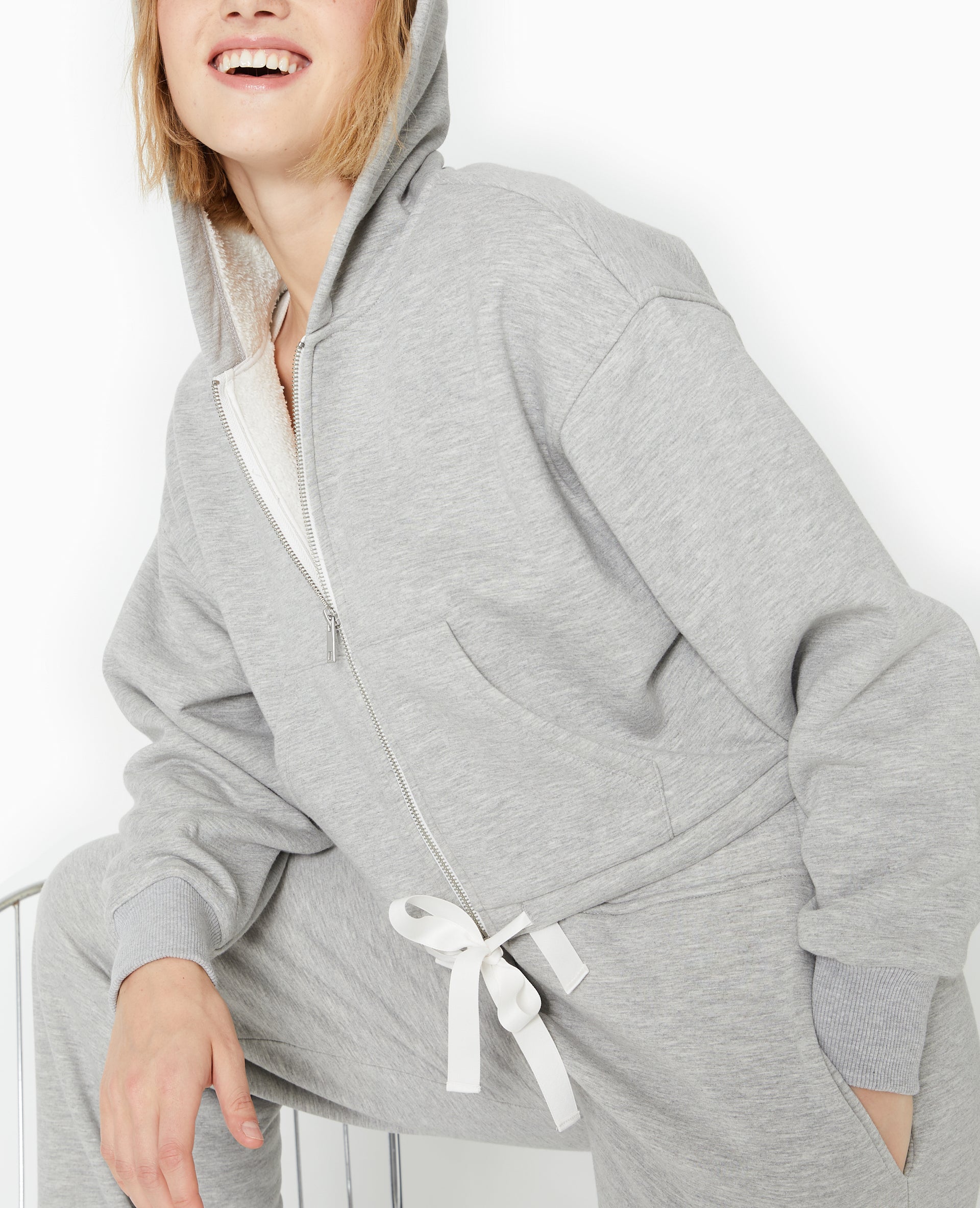 Sweat court et zippé doublé de fourrure