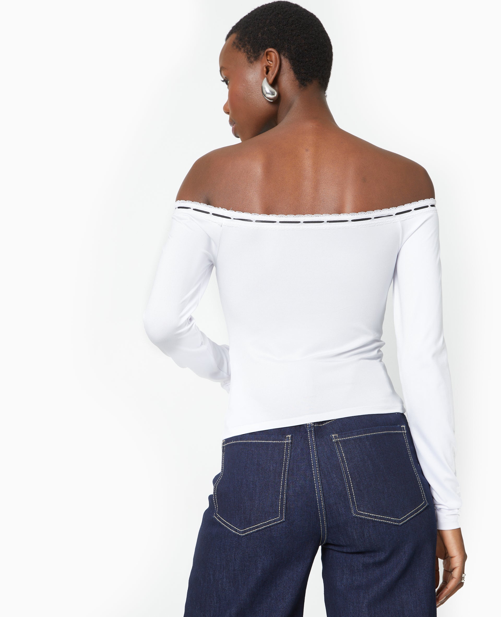 Top encolure Bardot avec noeud contrasté