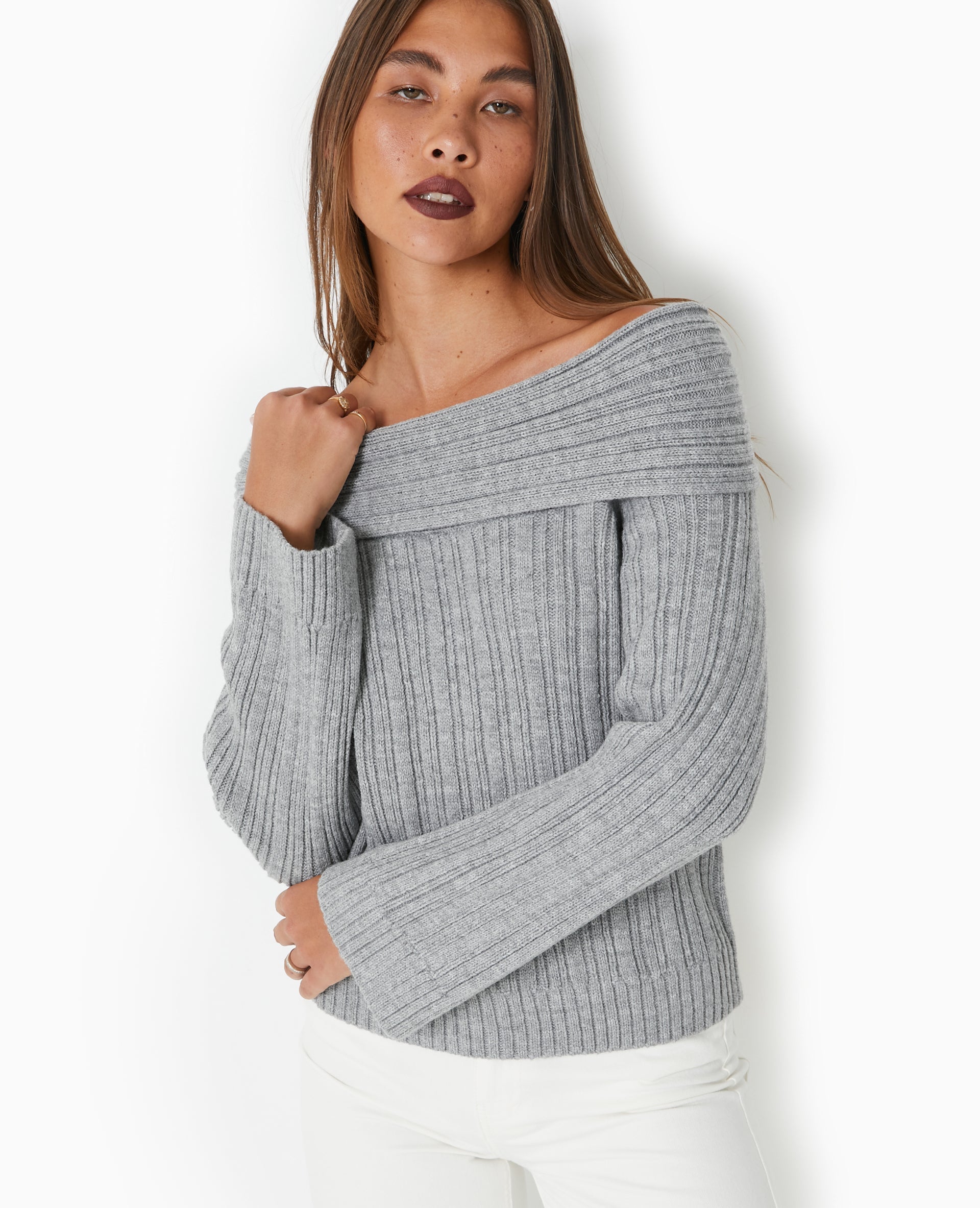 Pull en maille côtelée avec encolure Bardot