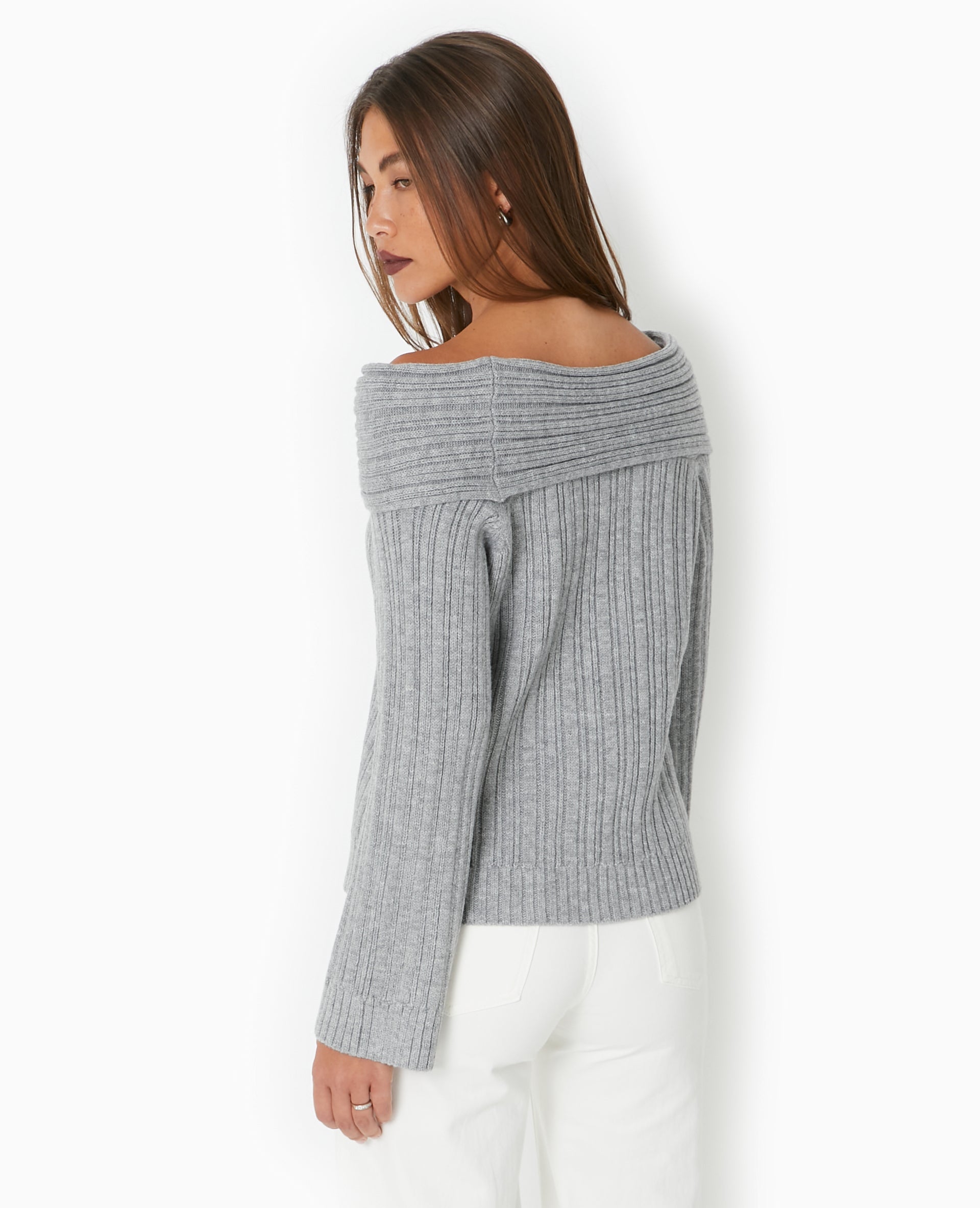Pull en maille côtelée avec encolure Bardot