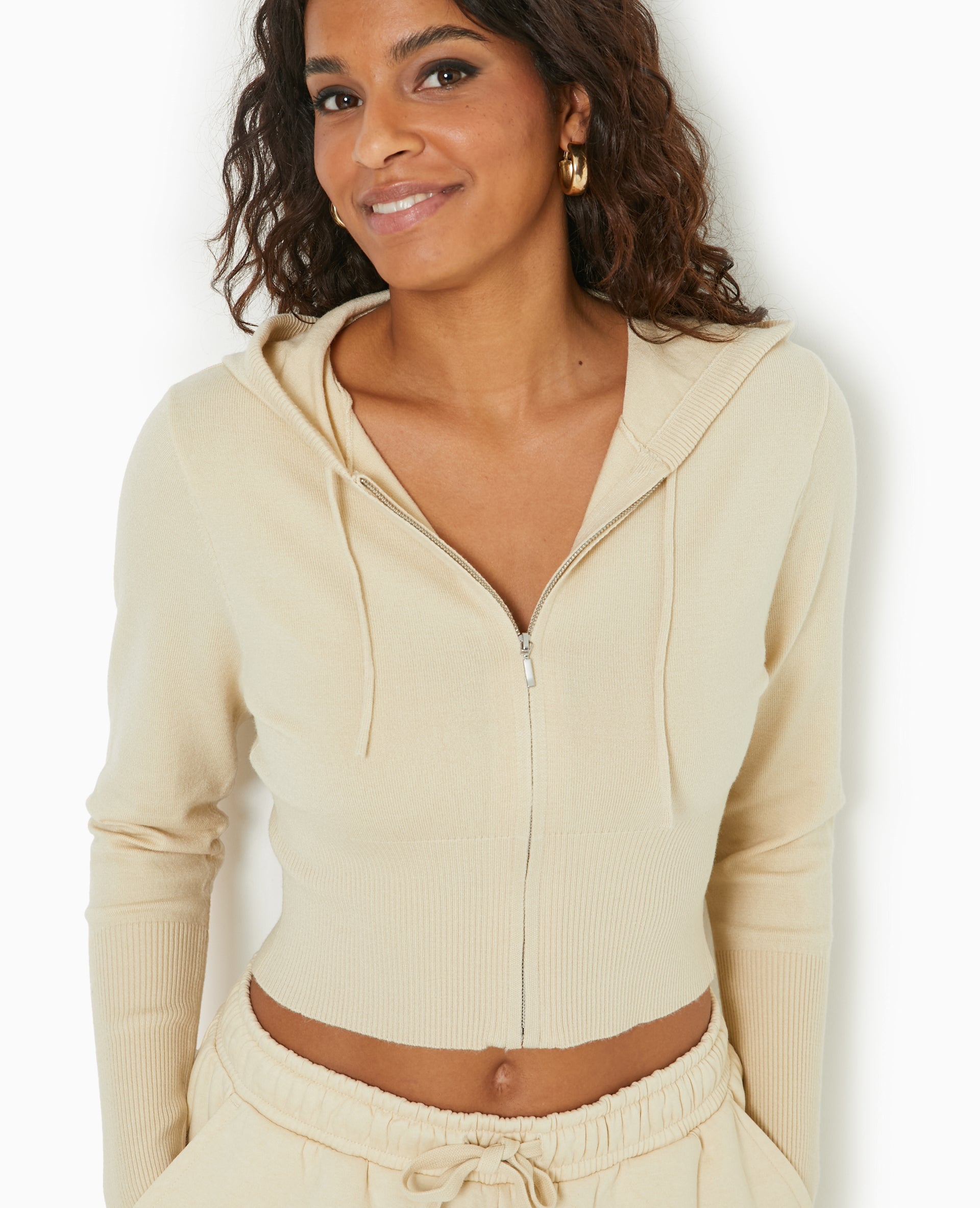 Gilet court zippé en maille fine avec capuche