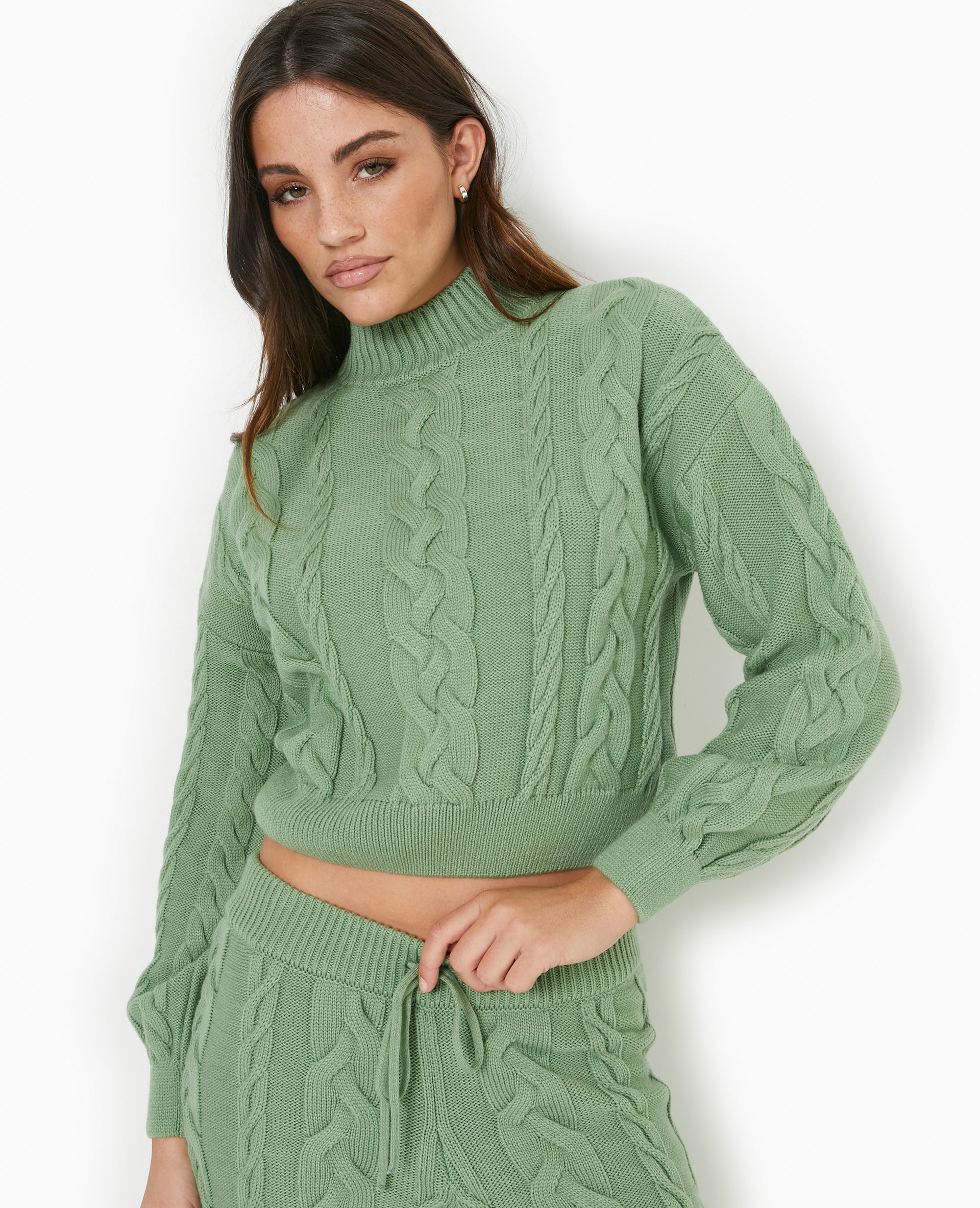 Pull en maille torsadée devant