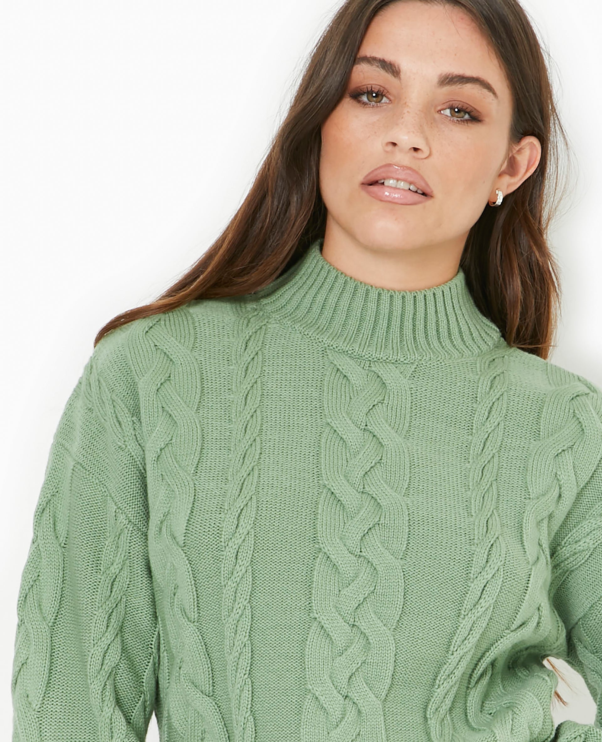 Pull en maille torsadée devant