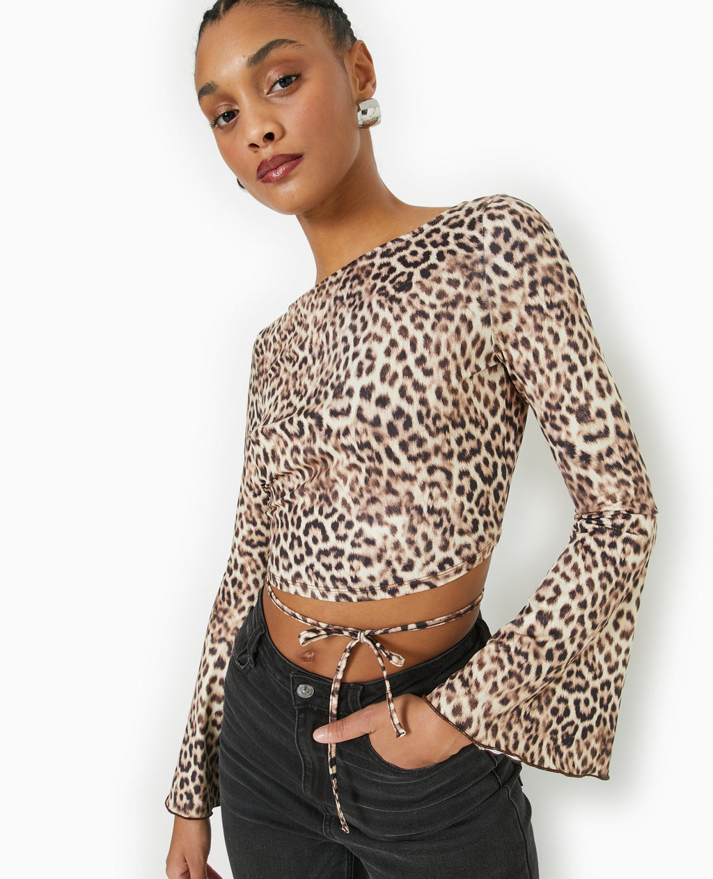 Top dos-nu manches flare motif léopard